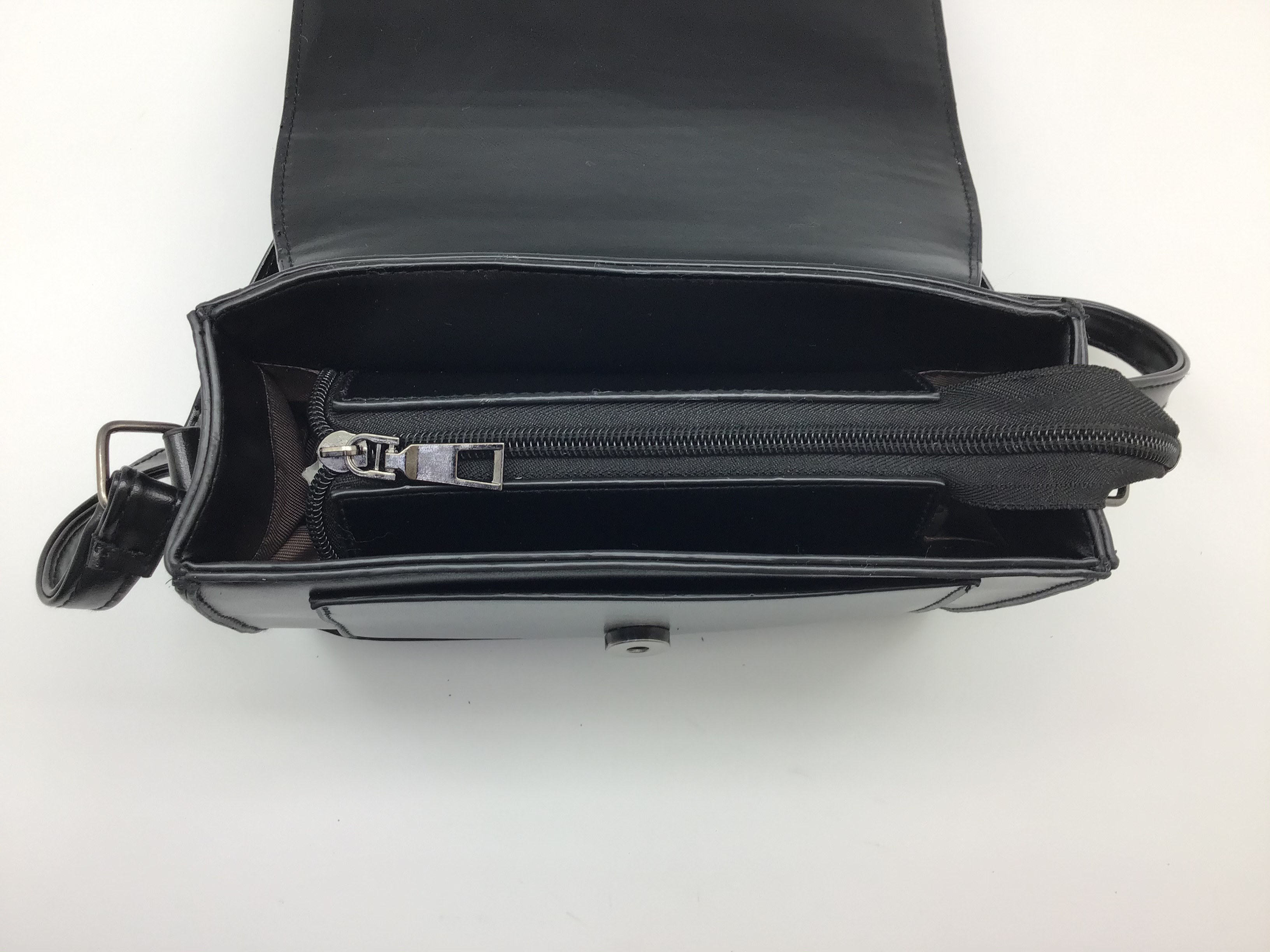 2022 New women's crossbody bag Application Scenario