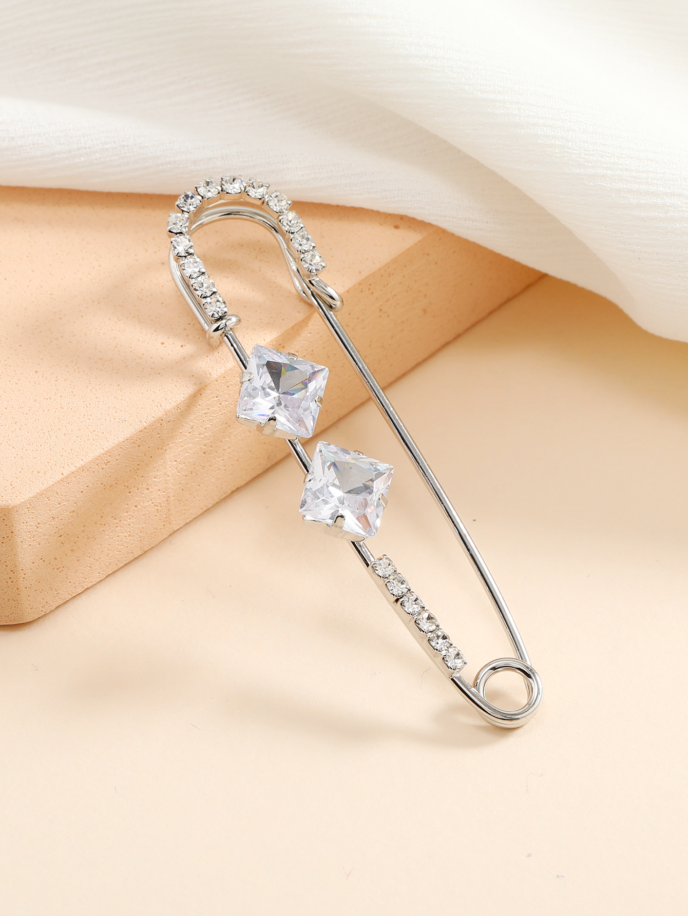 锆石防走光别针