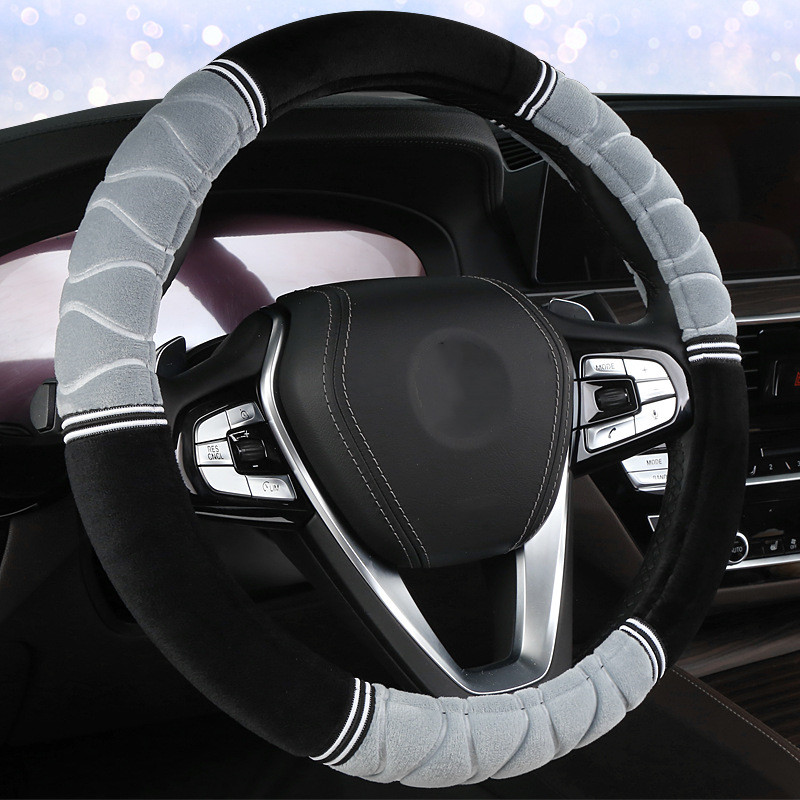 Winter warm short plush six-section car steering wheel cover, universal steering wheel cover, Qiwei Car Decoration QW149 Application Scenario
