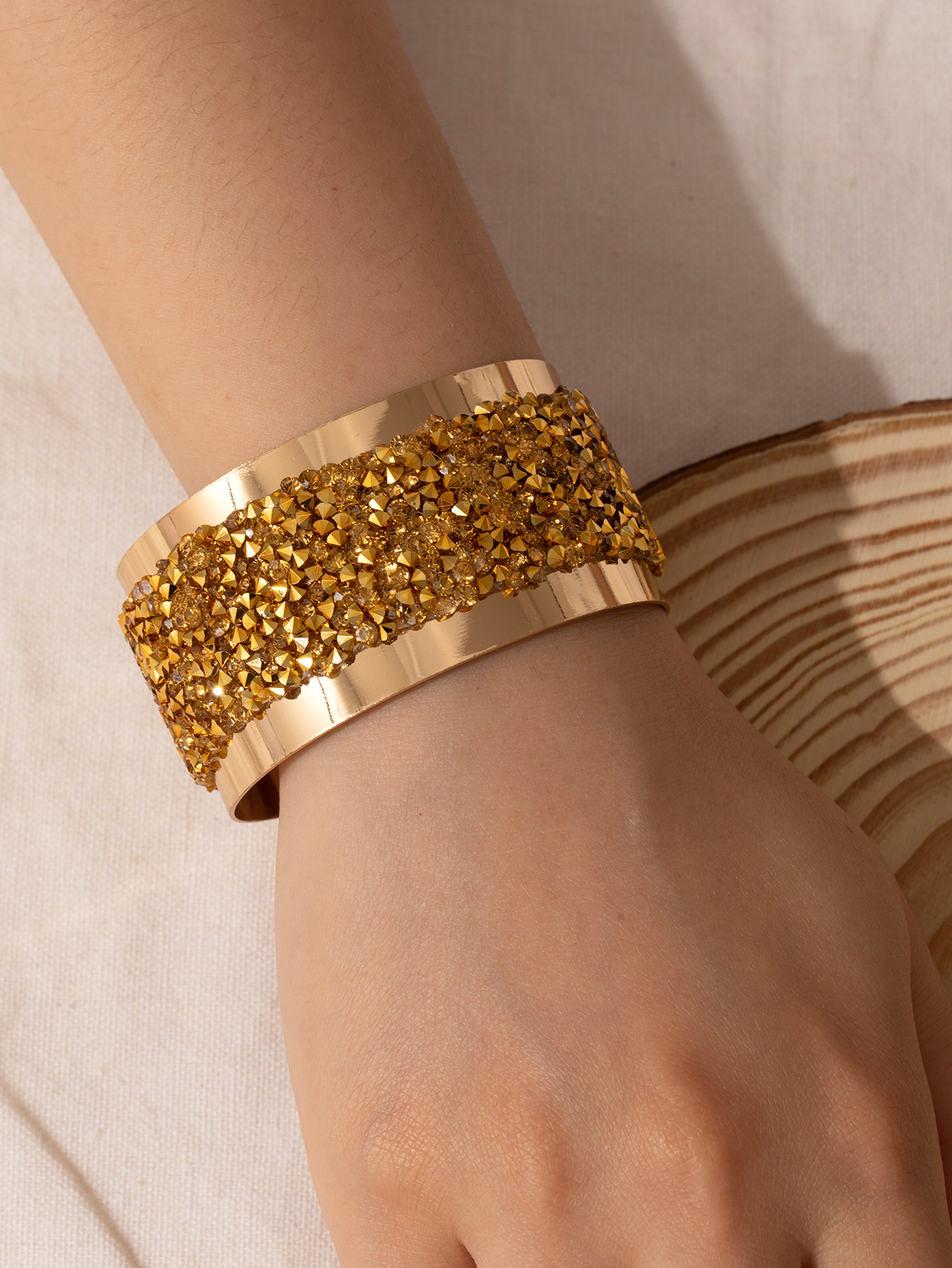 Cross-border Amazon bestseller diamond-encrusted champagne gold C-shaped bracelet for women Specification image