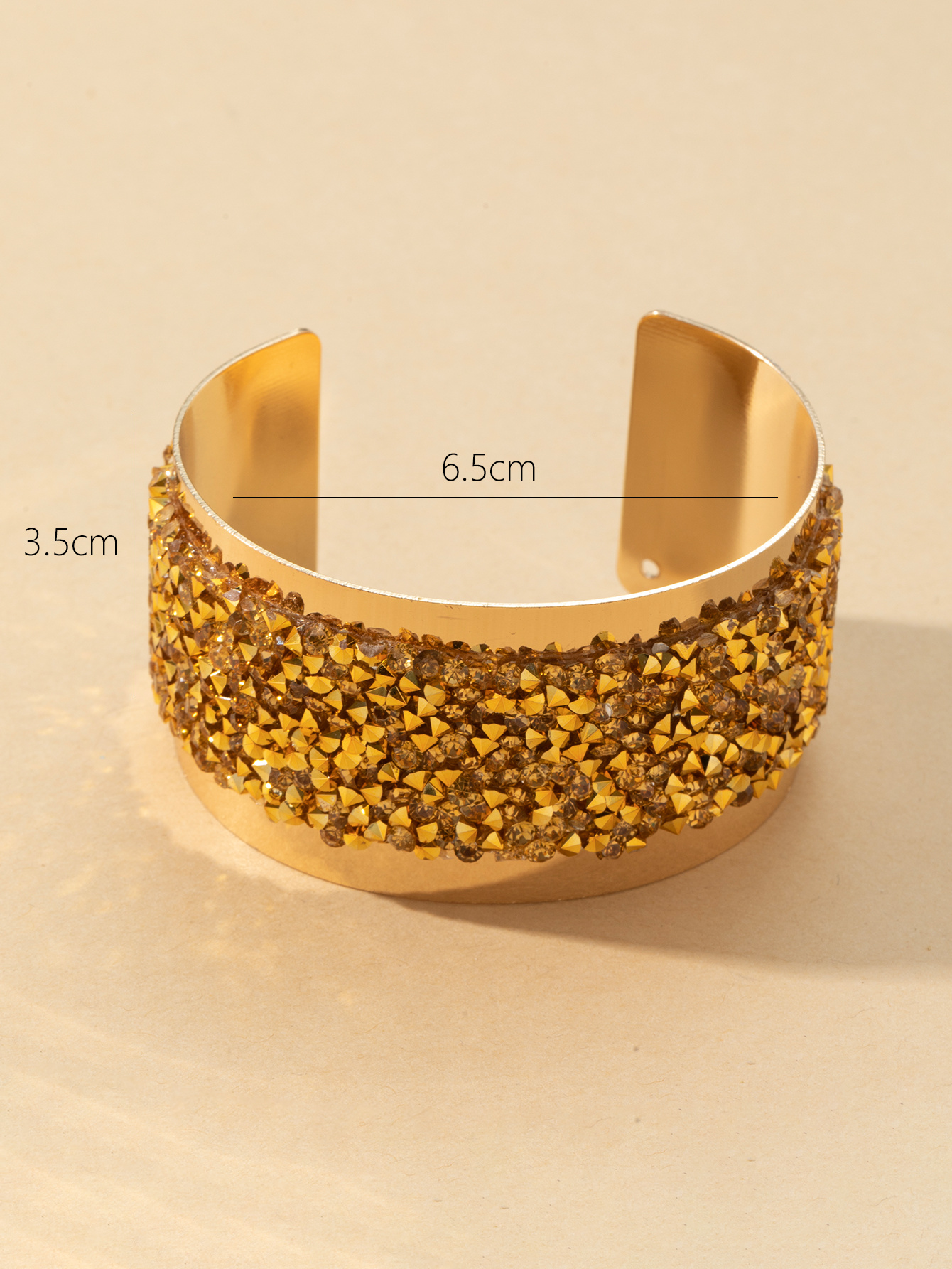 Cross-border Amazon bestseller diamond-encrusted champagne gold C-shaped bracelet for women Application Scenario