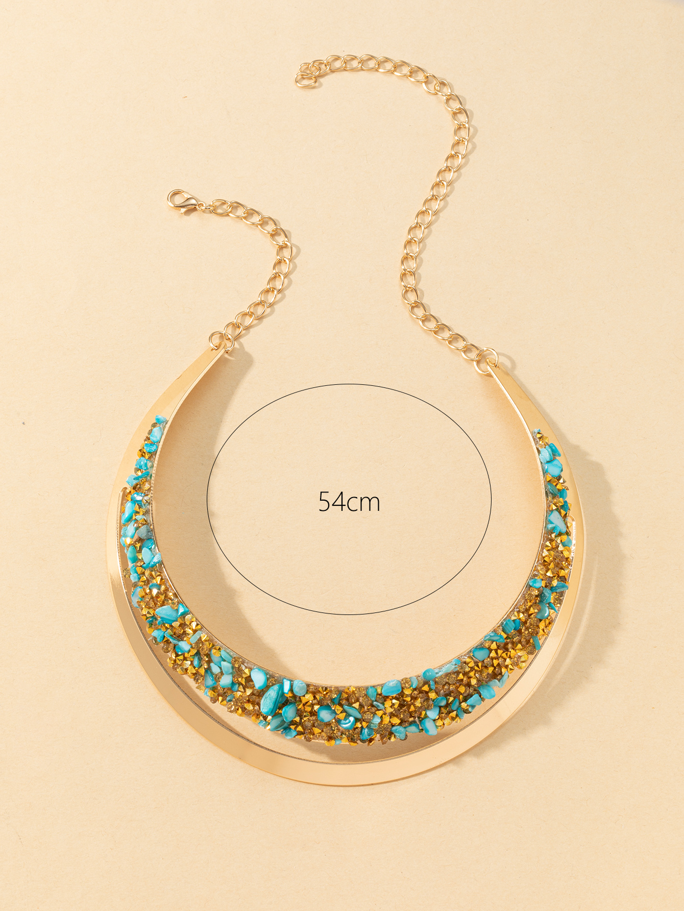Xiyin, a cross-border Amazon bestseller from Europe and America, offers a fashionable and trendy metal necklace and neckband with natural stones for women Application Scenario