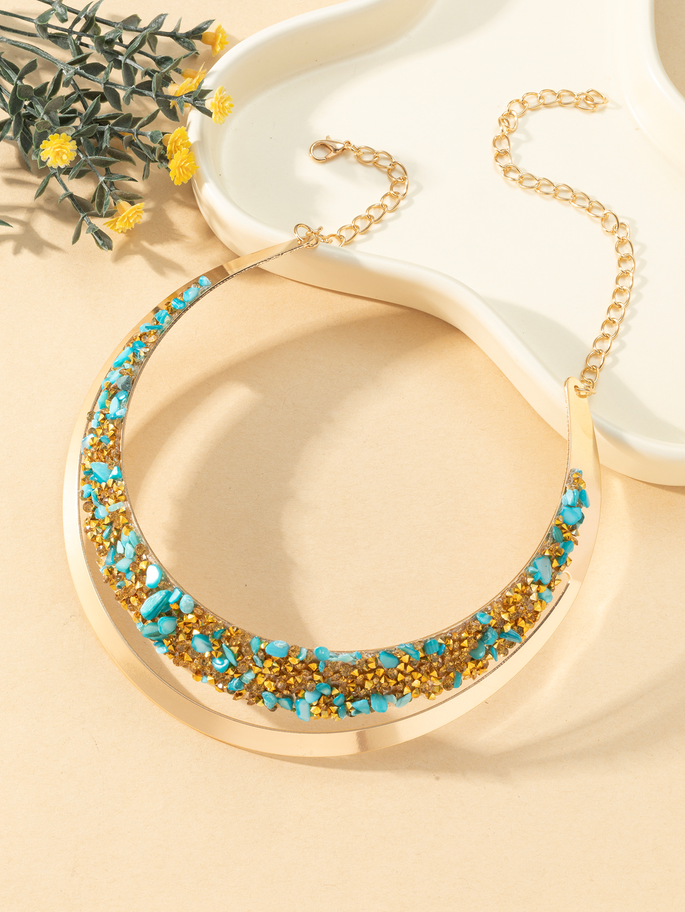 Xiyin, a cross-border Amazon bestseller from Europe and America, offers a fashionable and trendy metal necklace and neckband with natural stones for women details Picture