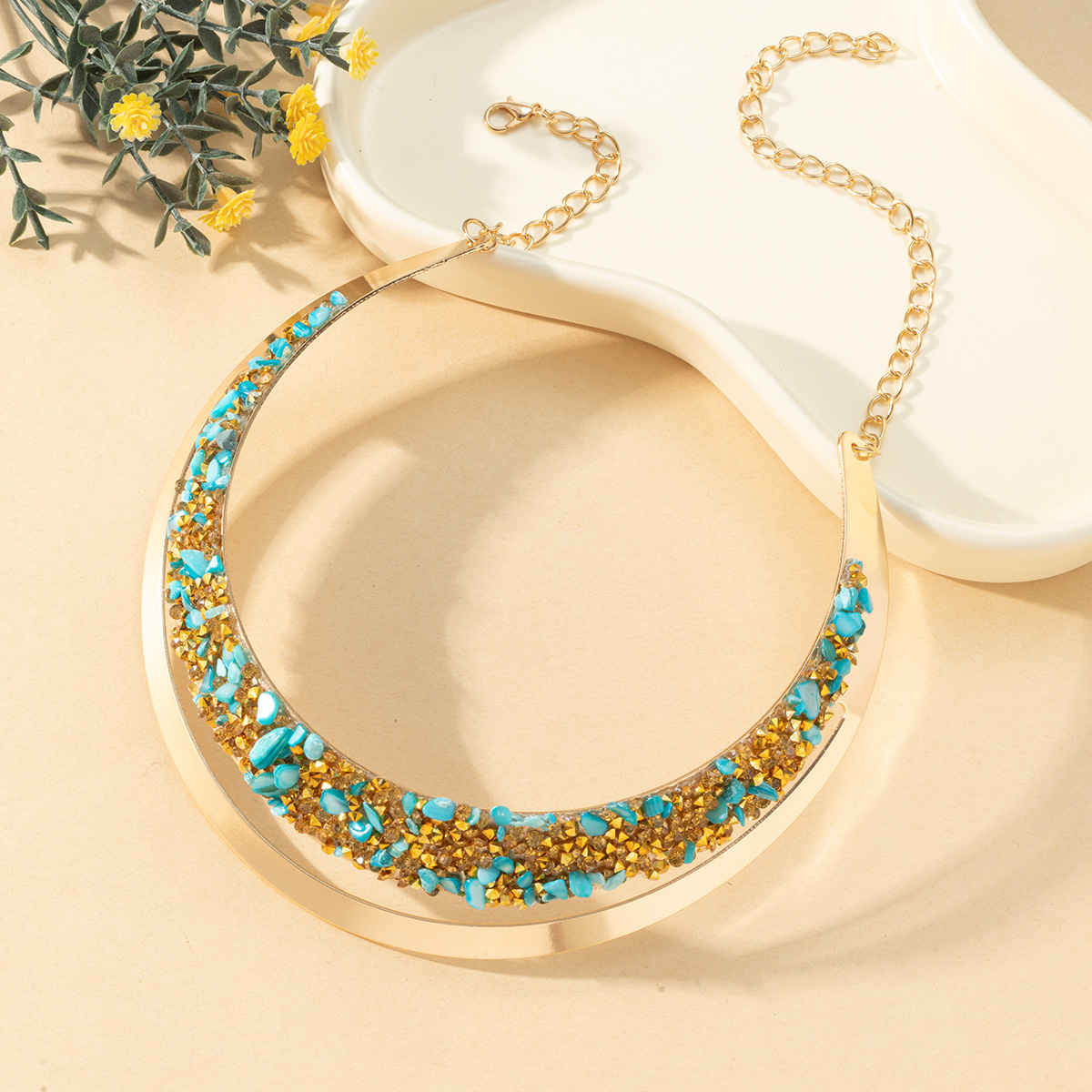 Xiyin, a cross-border Amazon bestseller from Europe and America, offers a fashionable and trendy metal necklace and neckband with natural stones for women