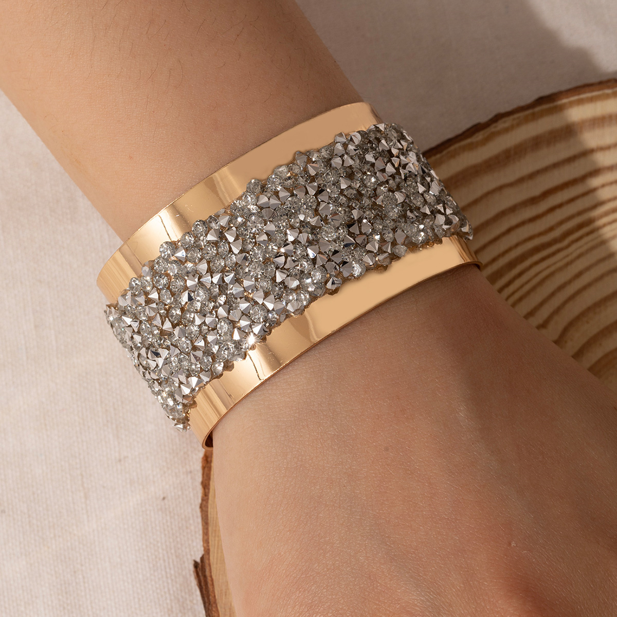 Cross-border Amazon bestseller: Exaggerated women's bracelet with white diamonds