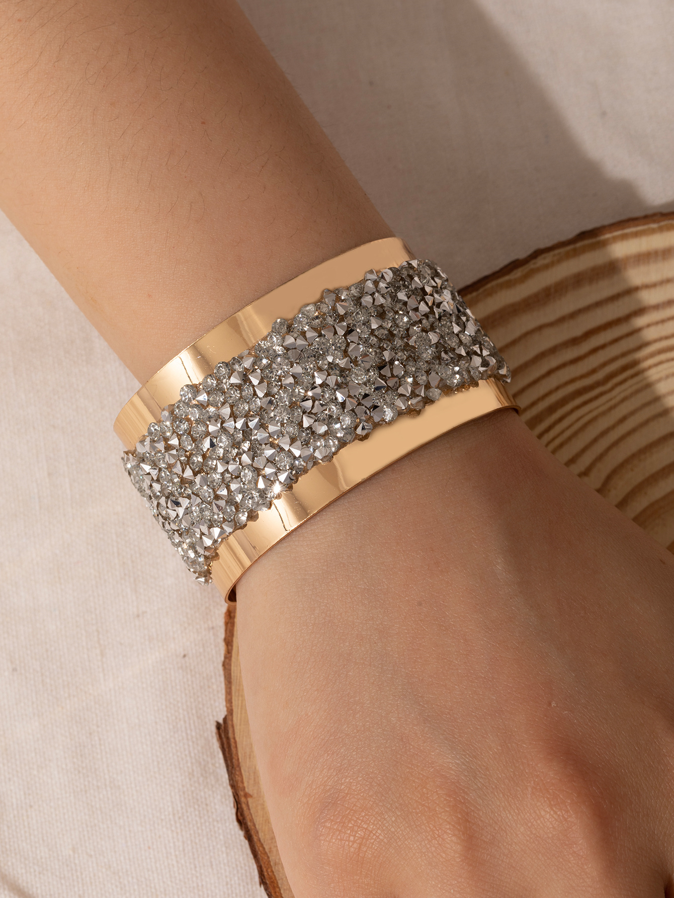 Cross-border Amazon bestseller: Exaggerated women's bracelet with white diamonds Specification image