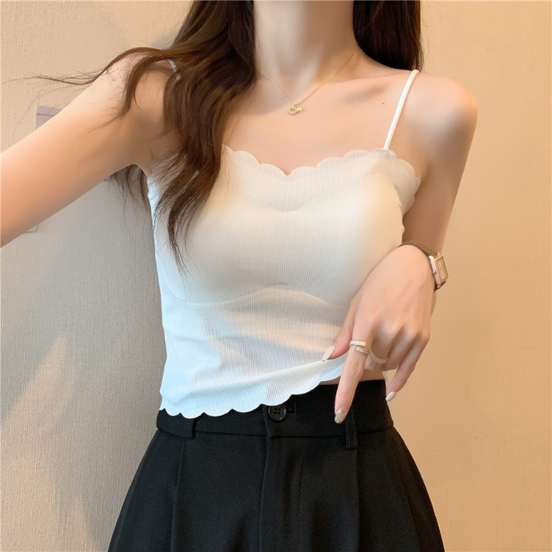 A French-style chic and super popular mini tank top worn over a women's summer bra with a chest pad and a strapless top Application Scenario