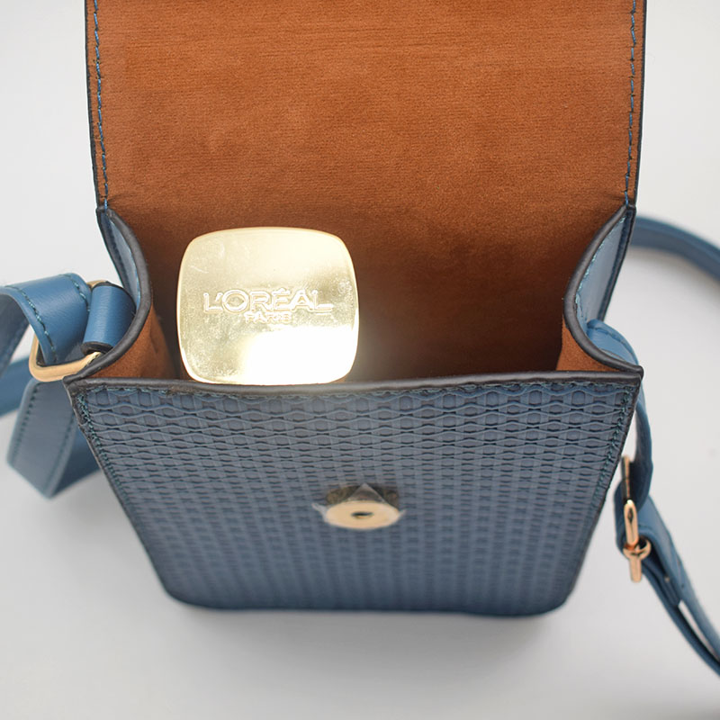 A new high-end single-shoulder mobile phone bag for 2022 Application Scenario