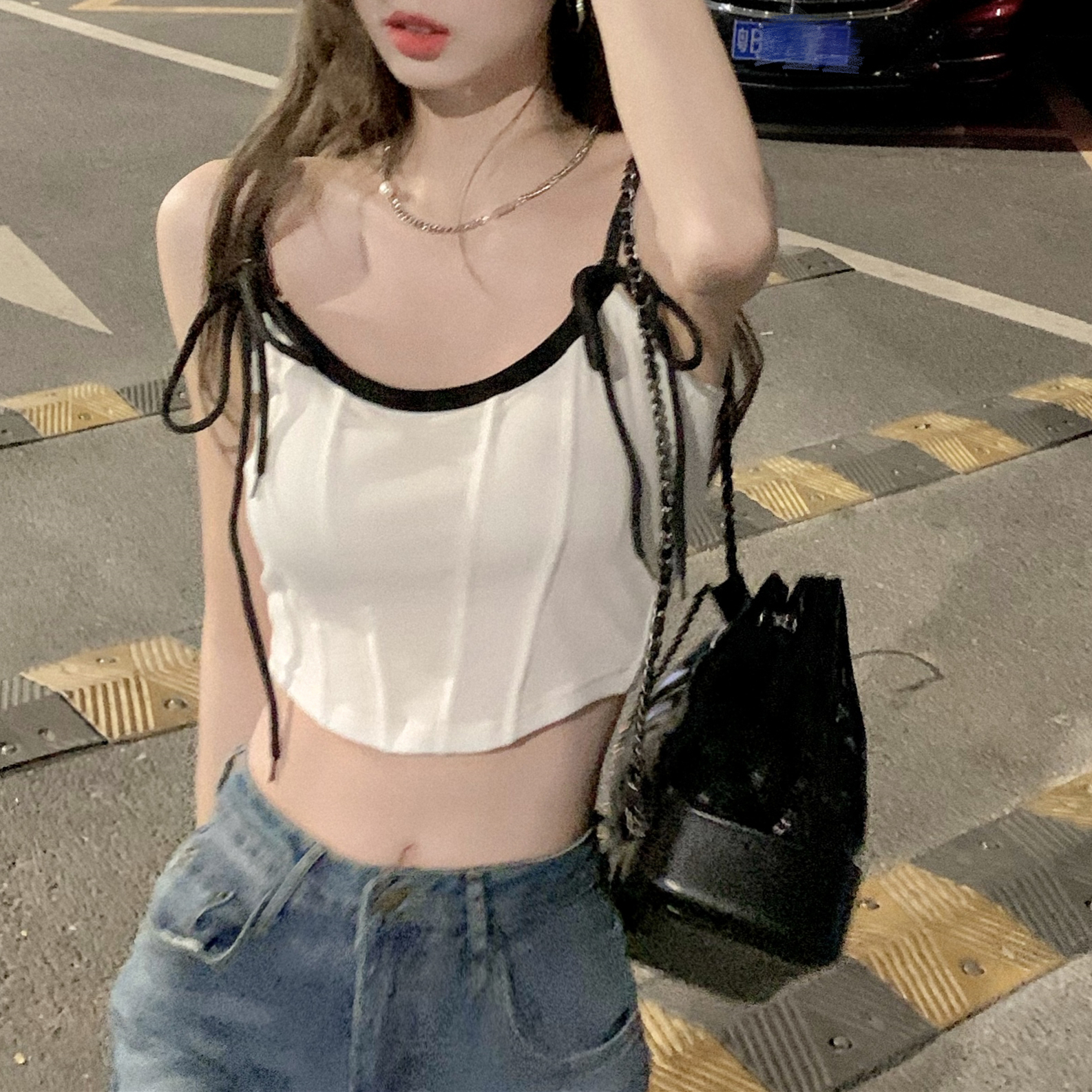 A short, irregularly laced sweet and spicy base top with a strappy vest design for women Application Scenario