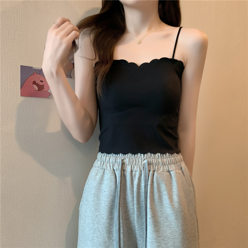 A French-style chic and super popular mini tank top worn over a women's summer bra with a chest pad and a strapless top Specification image