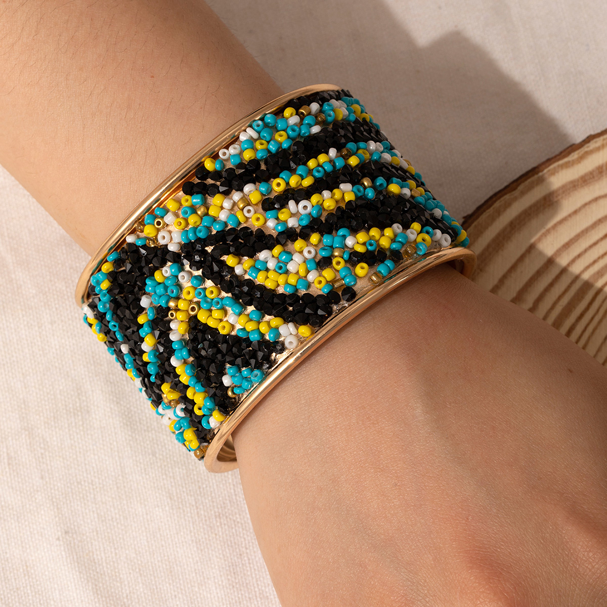 A best-selling Bohemian-style women's bracelet with glass and rice beads on cross-border Amazon