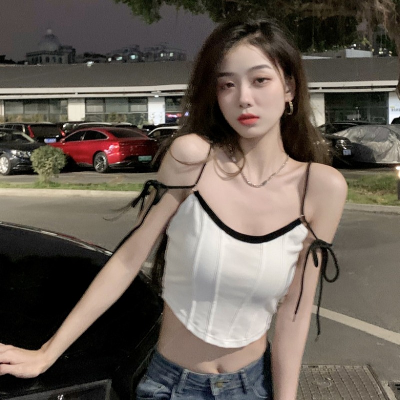 A short, irregularly laced sweet and spicy base top with a strappy vest design for women Item Picture