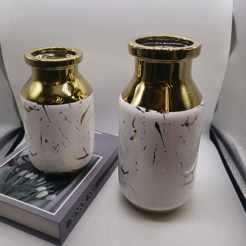 New ceramic electroplated gold vase, home decoration item, wedding and hotel soft furnishing handicraft, living room dining table decoration cabinet, entrance hall flower arrangement, small vase Application Scenario