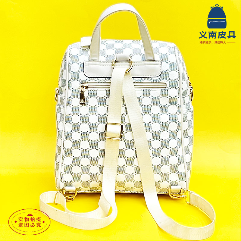 双肩背包实物图