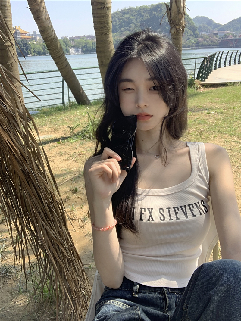 American sporty white halter top for women, summer hot girl, pure desire, sleeveless tight, slimming inner layer, top worn outside Specification image