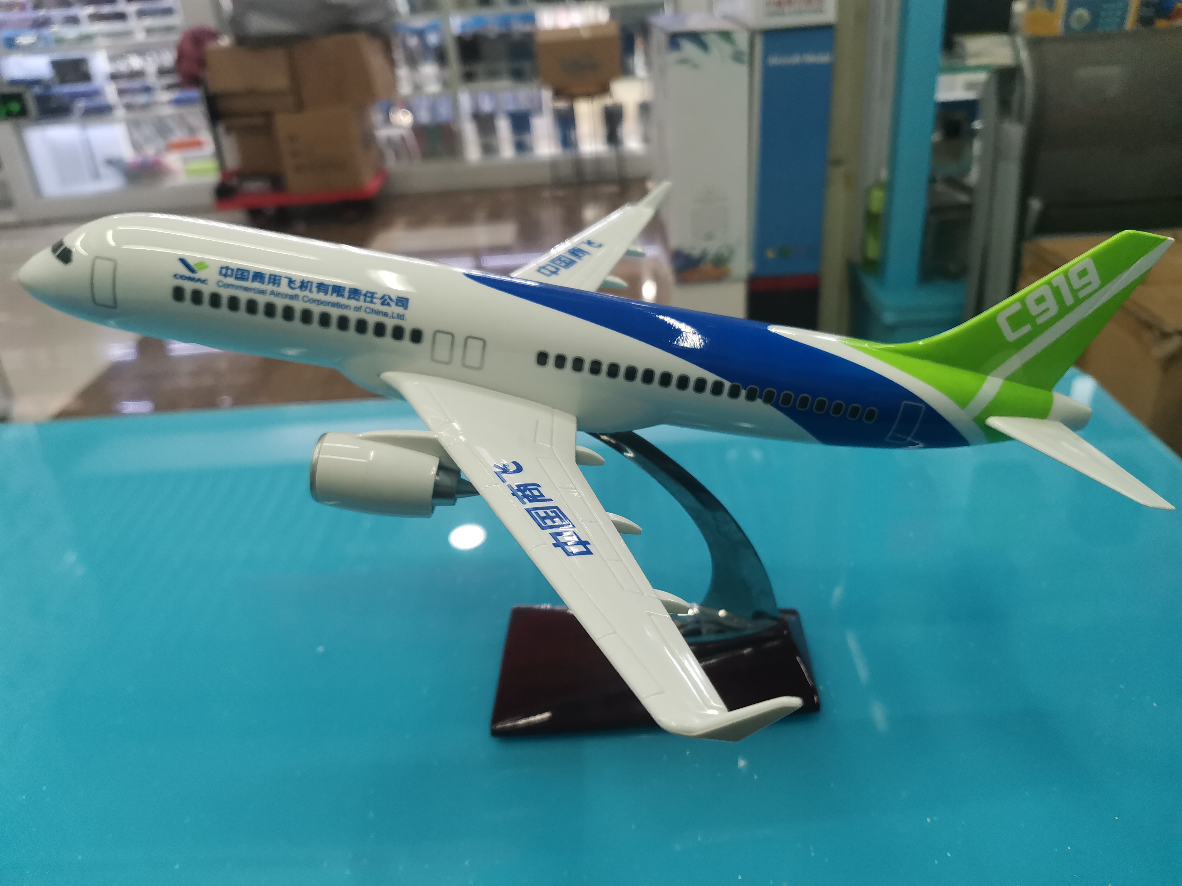 飞机模型/无人机/发光玩具/C919/泡沫飞机白底实物图