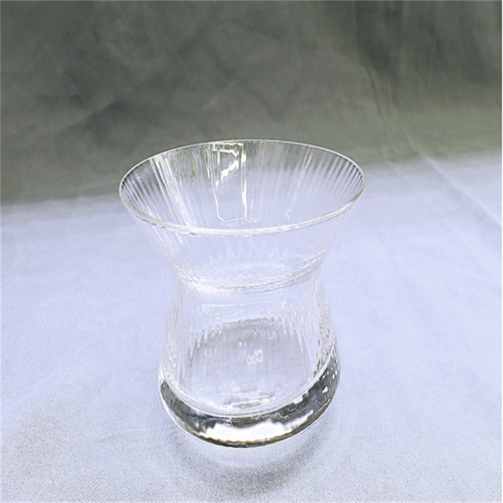 ويرفع الكؤوس الحمراء من كؤوس الكريستال (D-37) Item Picture
