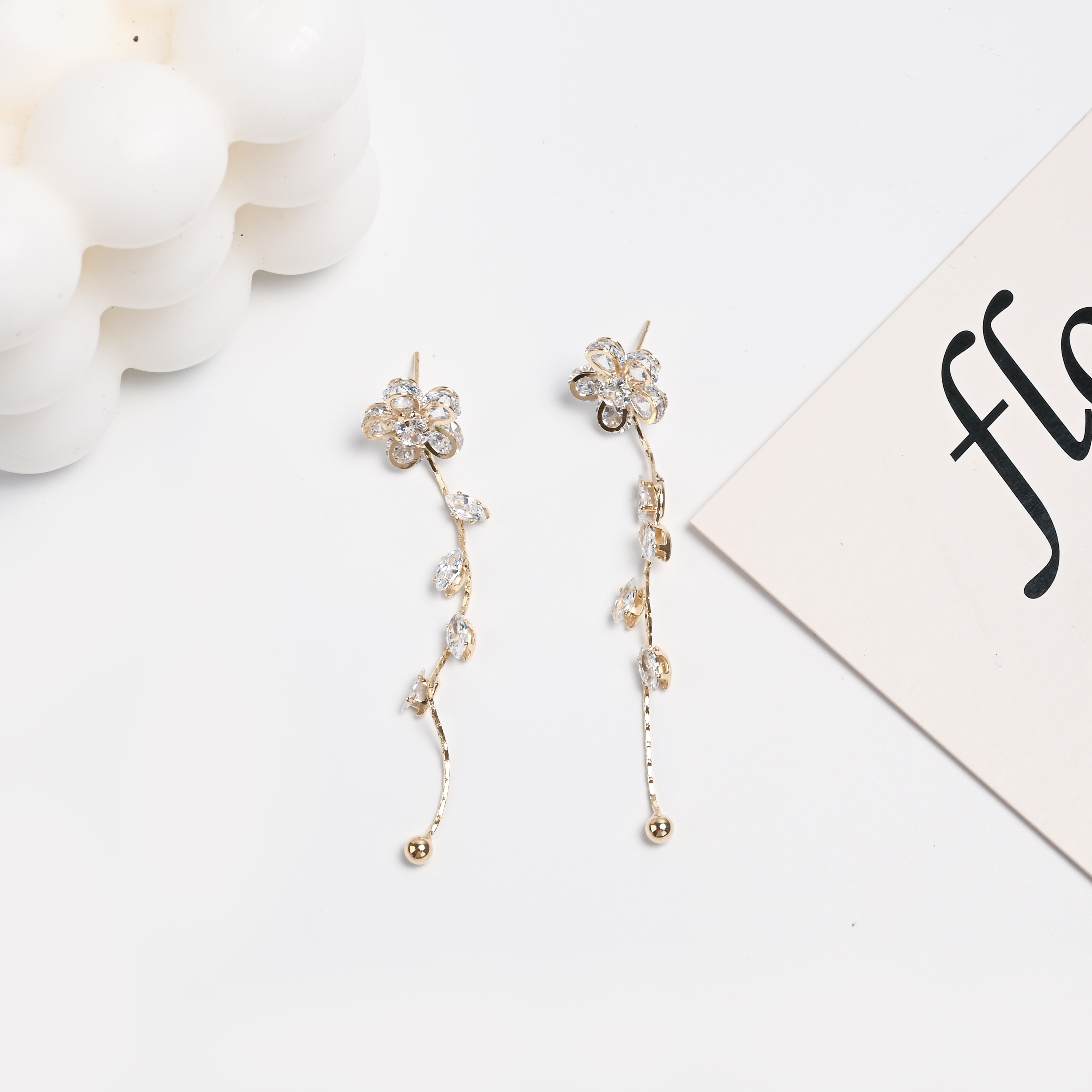 New earrings, niche design, high-end feel, popular earrings for women, anti-allergy 925 silver needle flower with diamond fashionable earrings wholesale Application Scenario