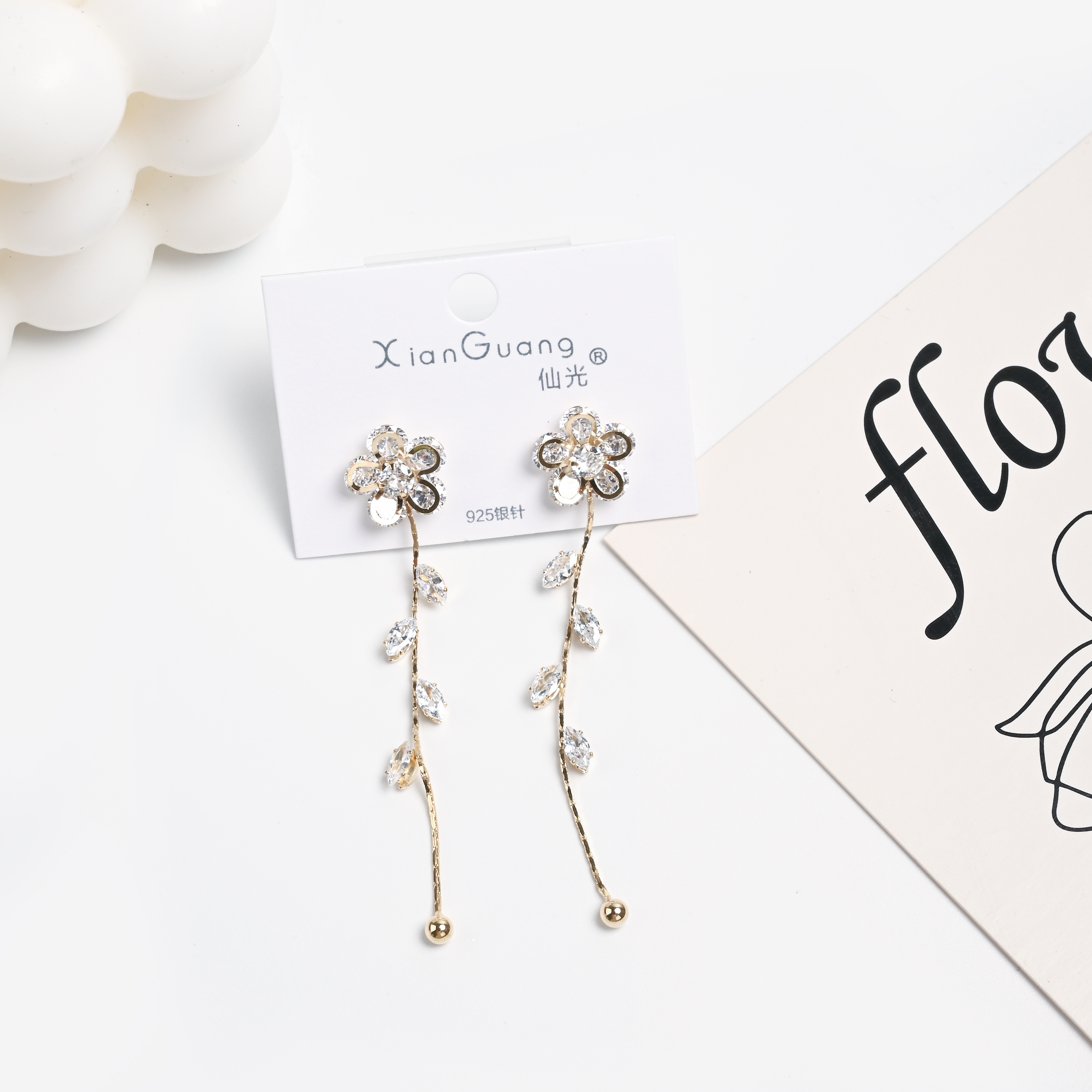 New earrings, niche design, high-end feel, popular earrings for women, anti-allergy 925 silver needle flower with diamond fashionable earrings wholesale Item Picture
