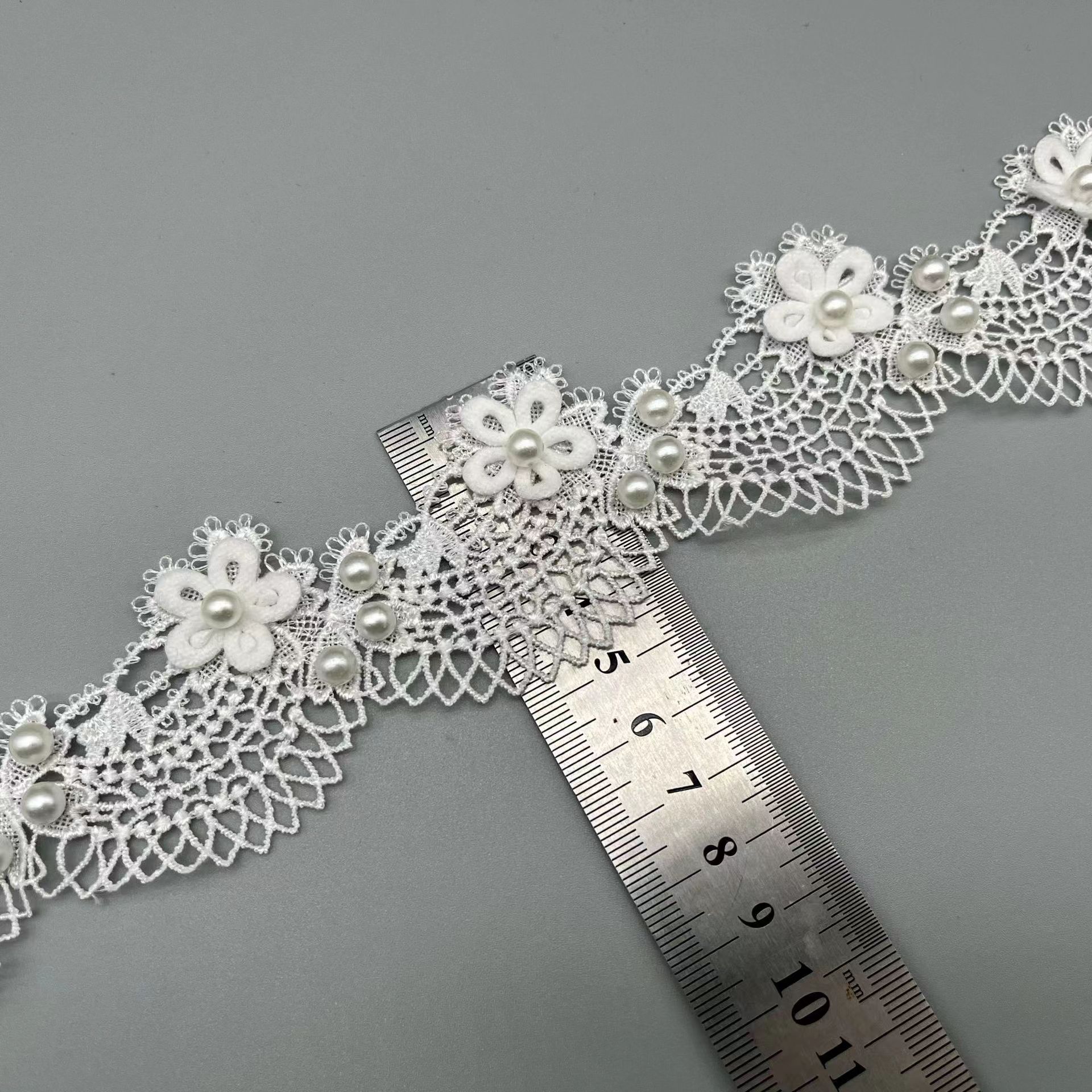 Factory direct sales of lace, double-flowered mesh fabric, embroidered collar flowers, water-soluble lace, black and white wings, clothing accessories, embroidered lace, exquisite water-soluble polyester filament, nail beads, velvet pieces, small flower embroidery, handcrafted lace, women's clothing, children's clothing, wedding dresses and Windows Application Scenario