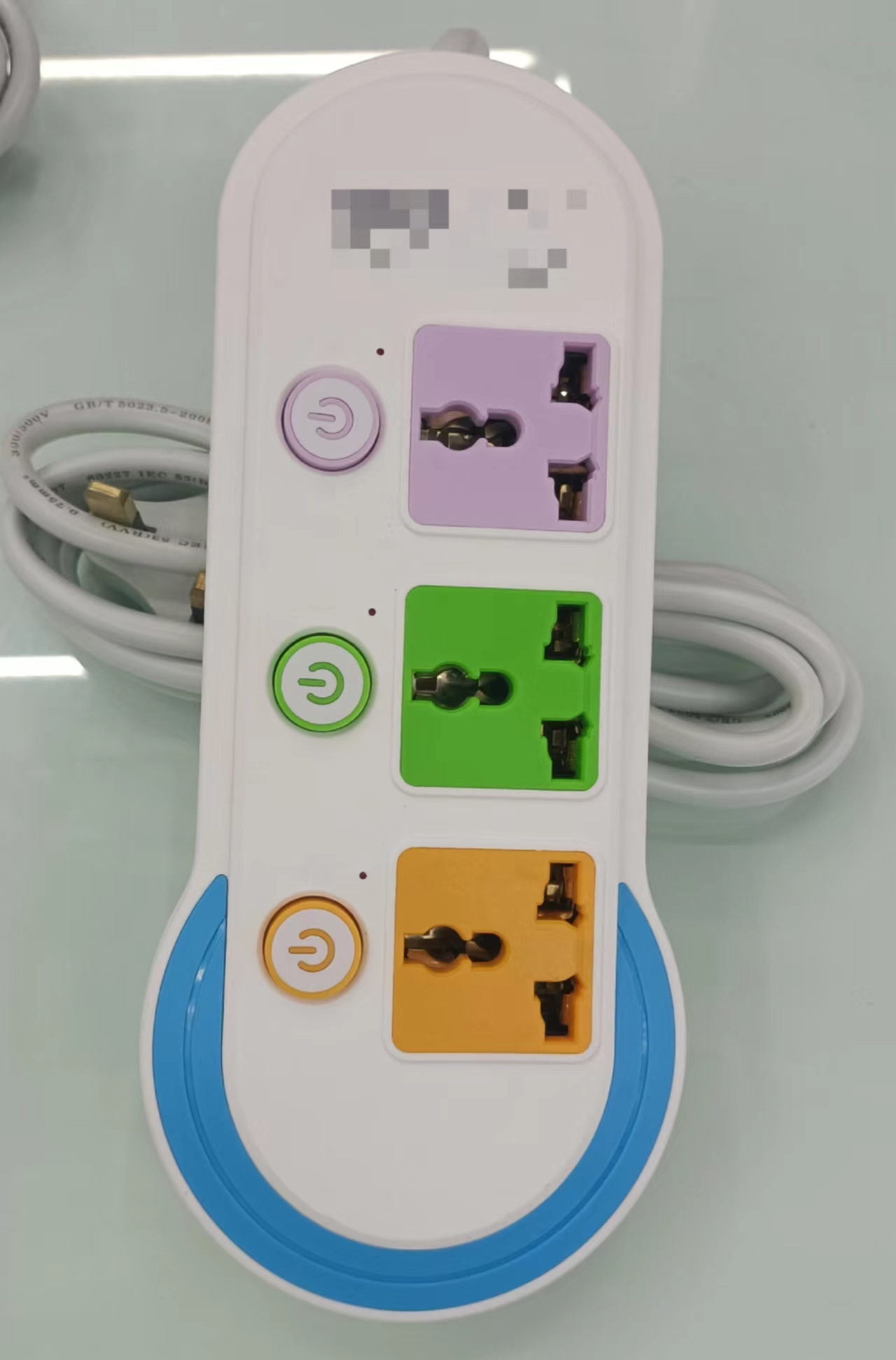 Universal card 3-socket power strip