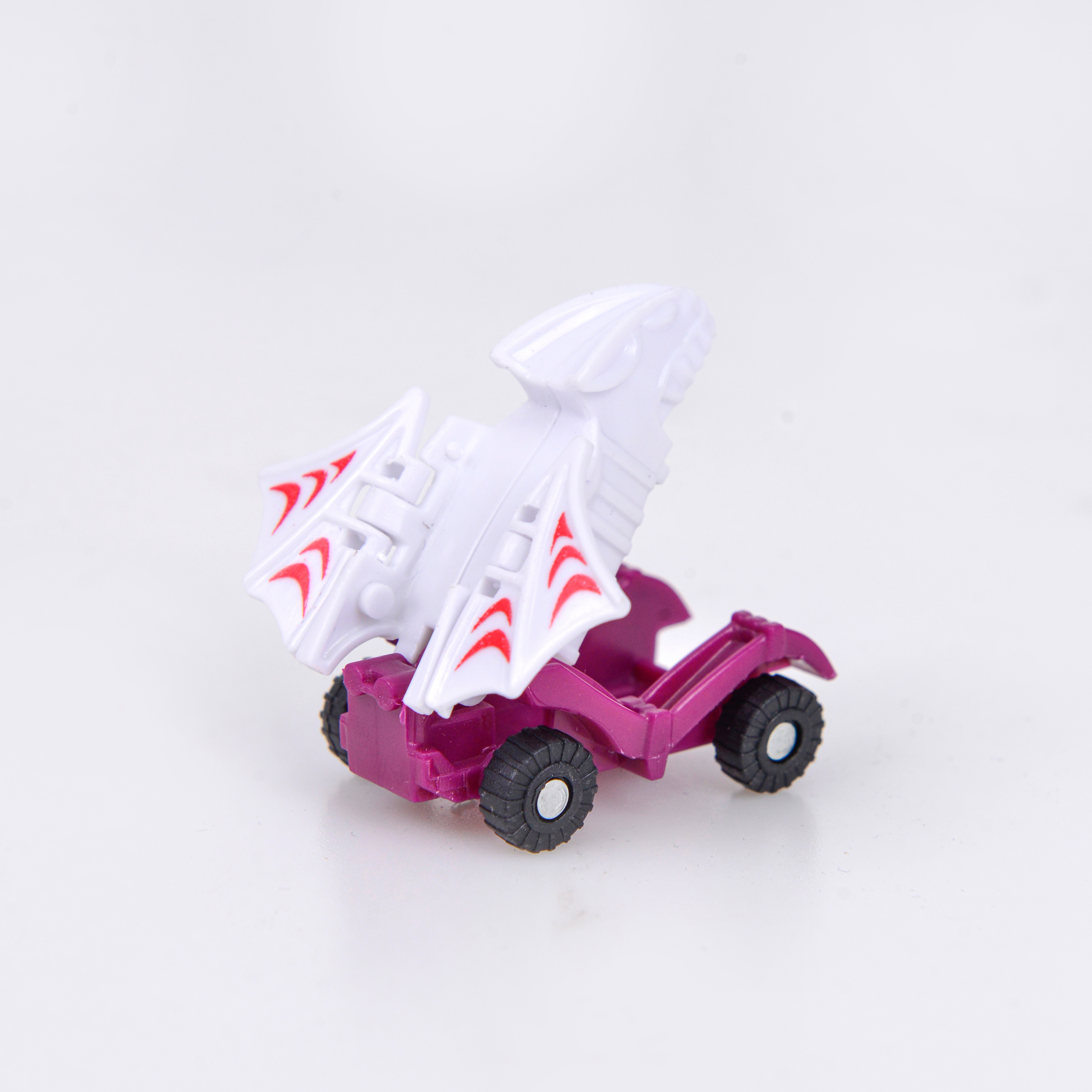 扭蛋玩具/益智玩具/变形小车白底实物图