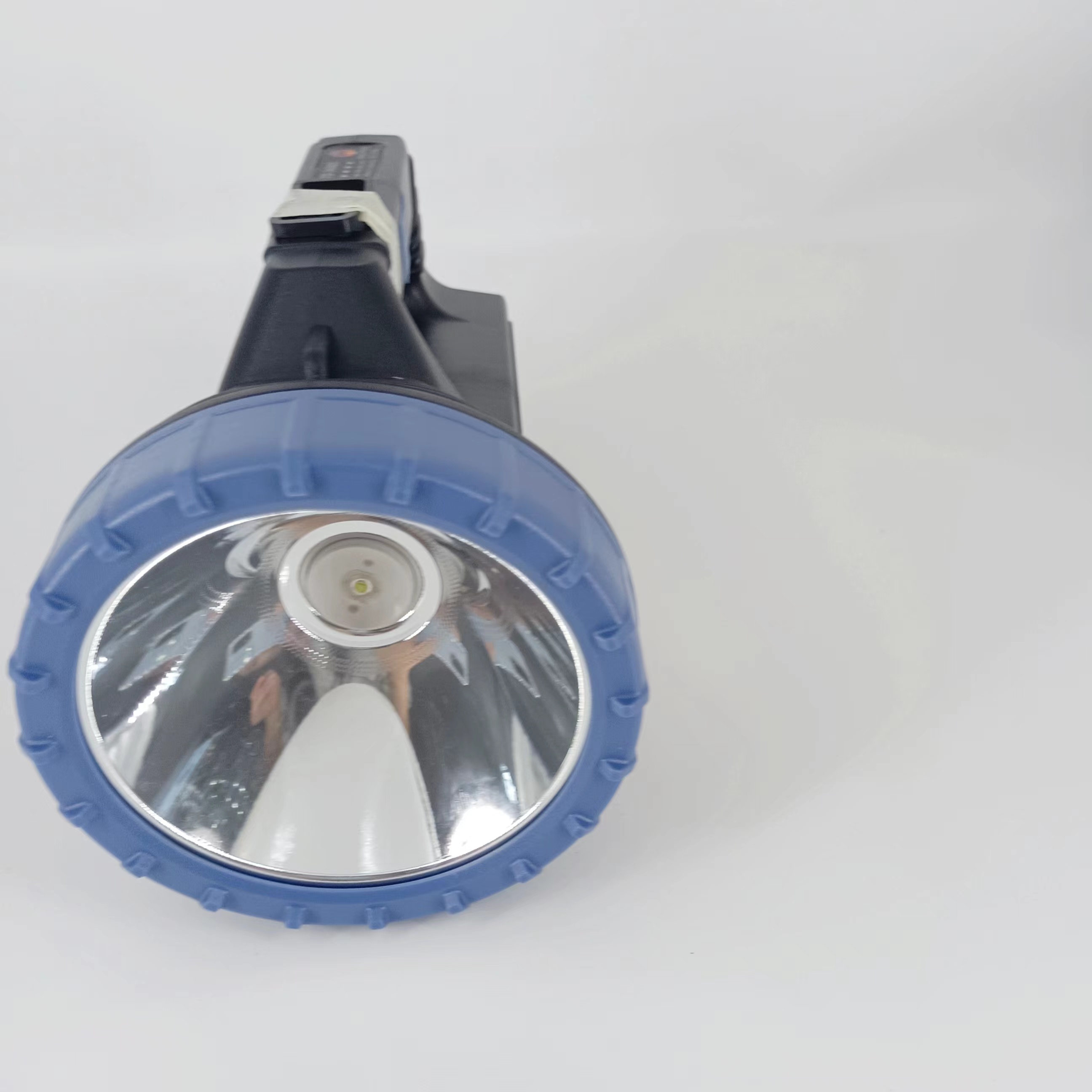 户外多功能太阳能探照灯可充电式电显USB手提式强光LED应急巡逻灯