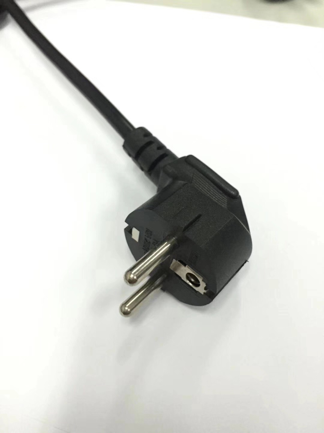 3-port 4USB high-power export safety PC fireproof and flame-retardant material home and office power strip Item Picture