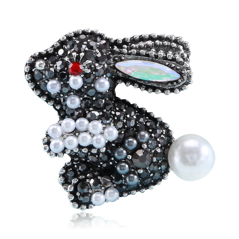 Factory direct sales of creative and light luxury Korean version new best-selling cartoon water diamond little white rabbit light luxury creative retro brooches, simple and fashionable accessory pins in stock Item Picture