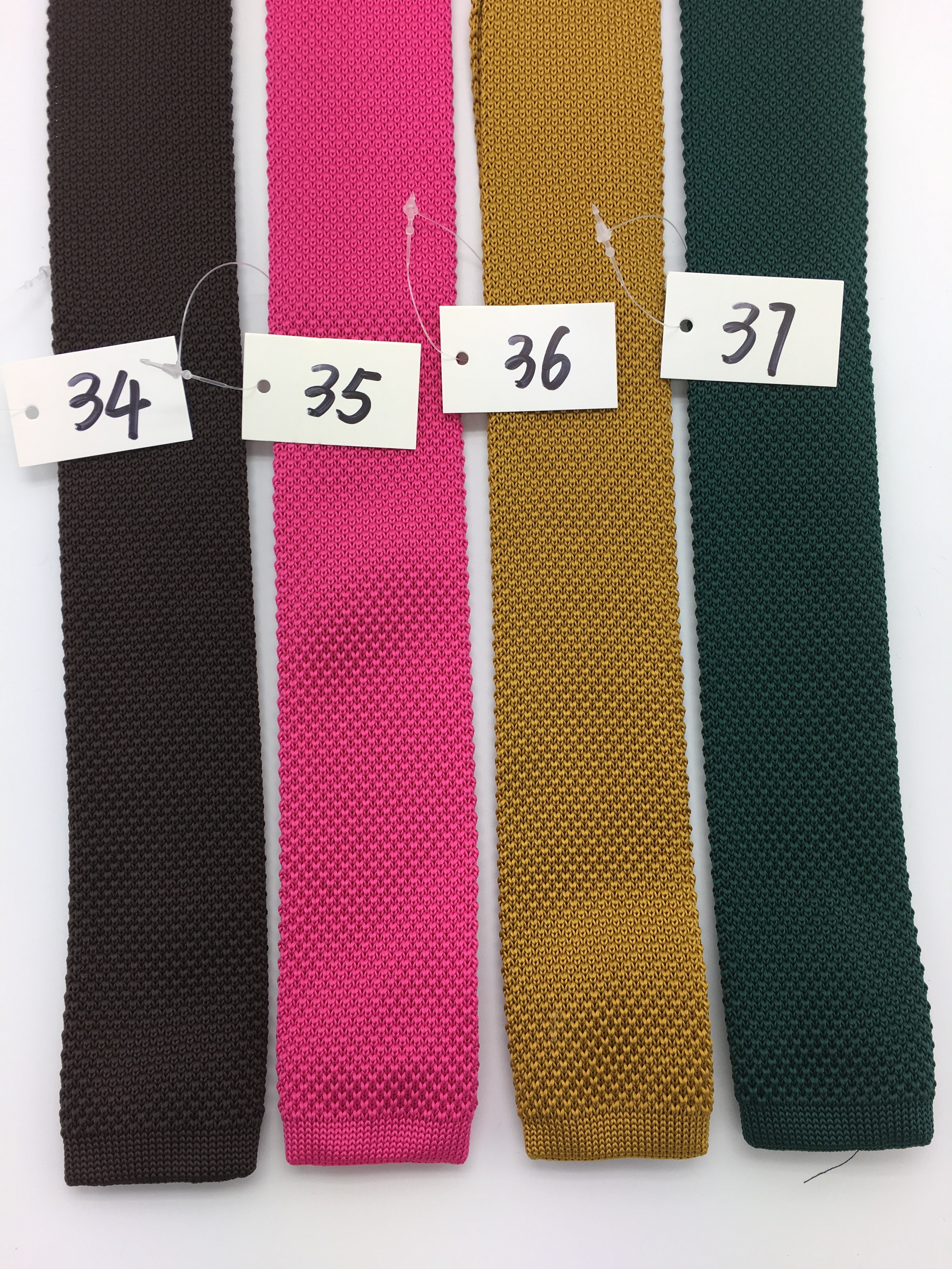 Factory direct sales of plain knitted men's ties, fashionable suits, shirts and ties, versatile shirts and ties wholesale Item Picture