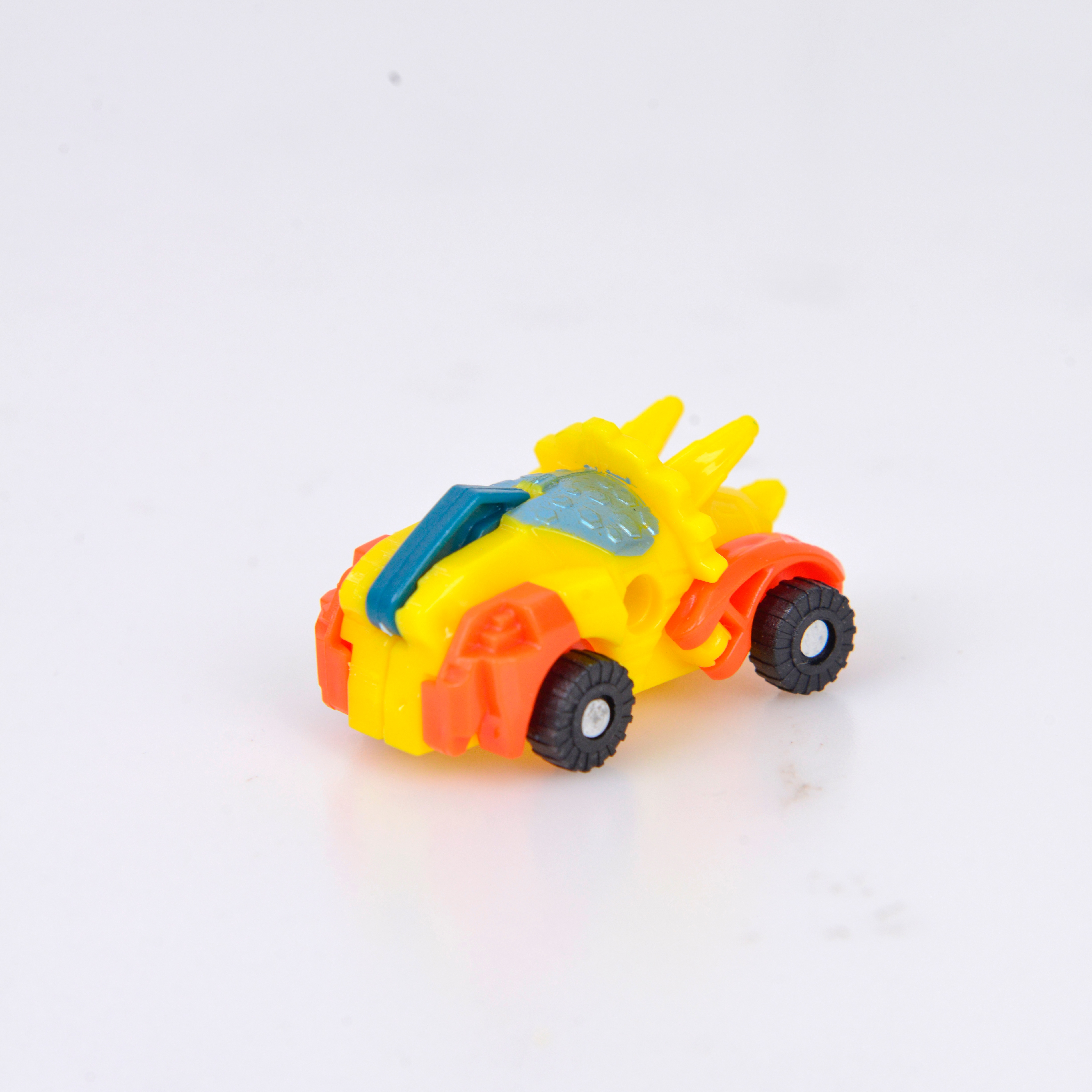扭蛋玩具/益智玩具/变形小车白底实物图