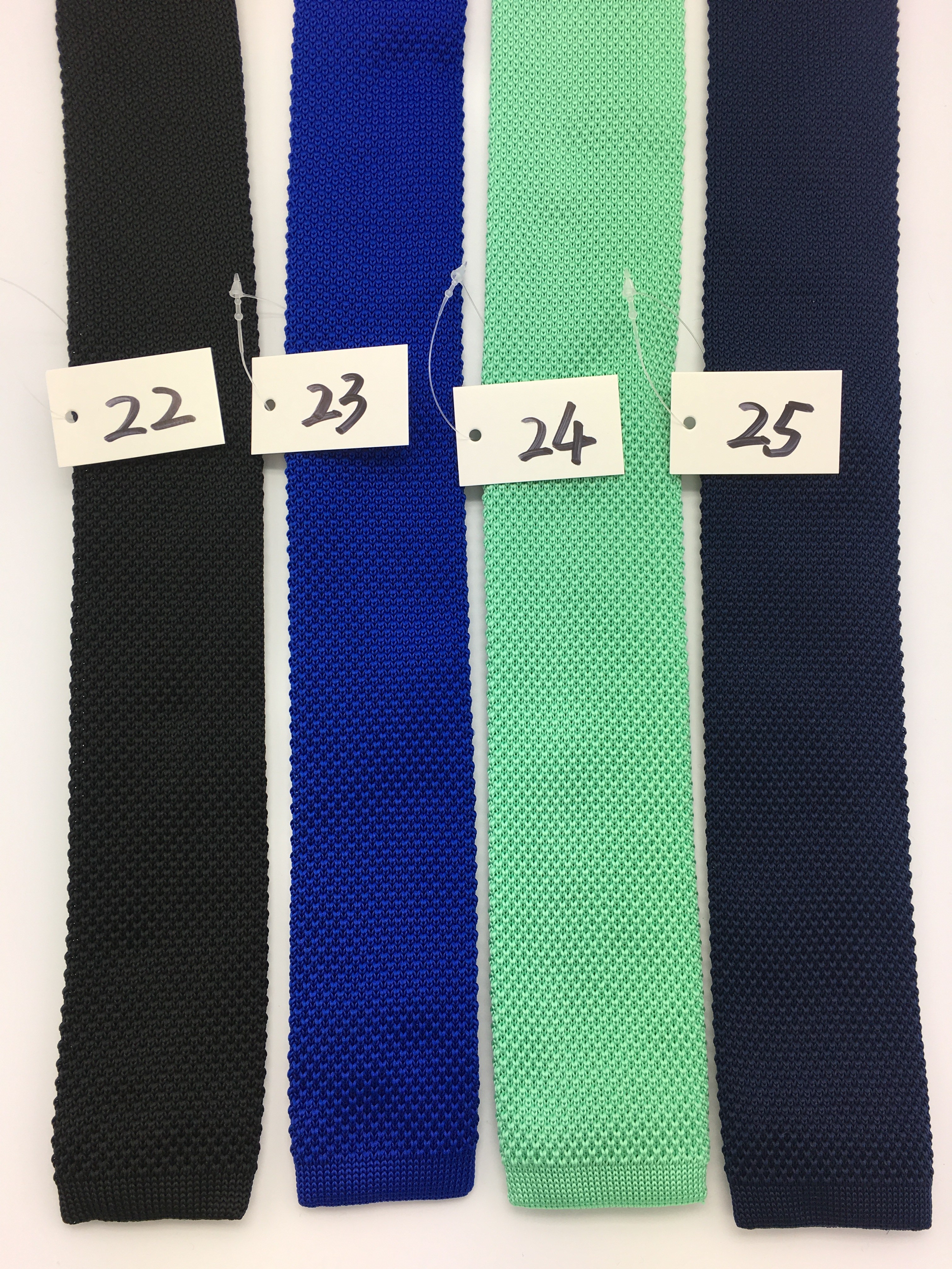 Factory direct sales of plain knitted men's ties, fashionable suits, shirts and ties, versatile shirts and ties wholesale details Picture