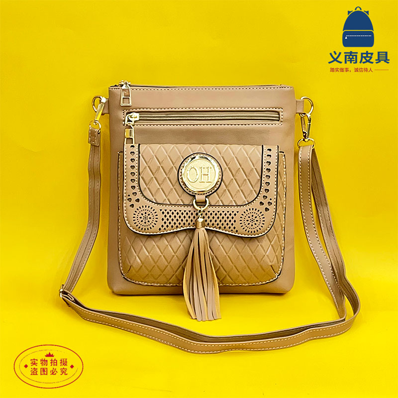 批发女包2022新款跨境风潮PU时尚轻便斜跨单肩小包多口袋流苏潮流图