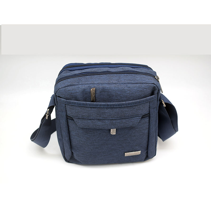 The men's bag is worn diagonally Application Scenario