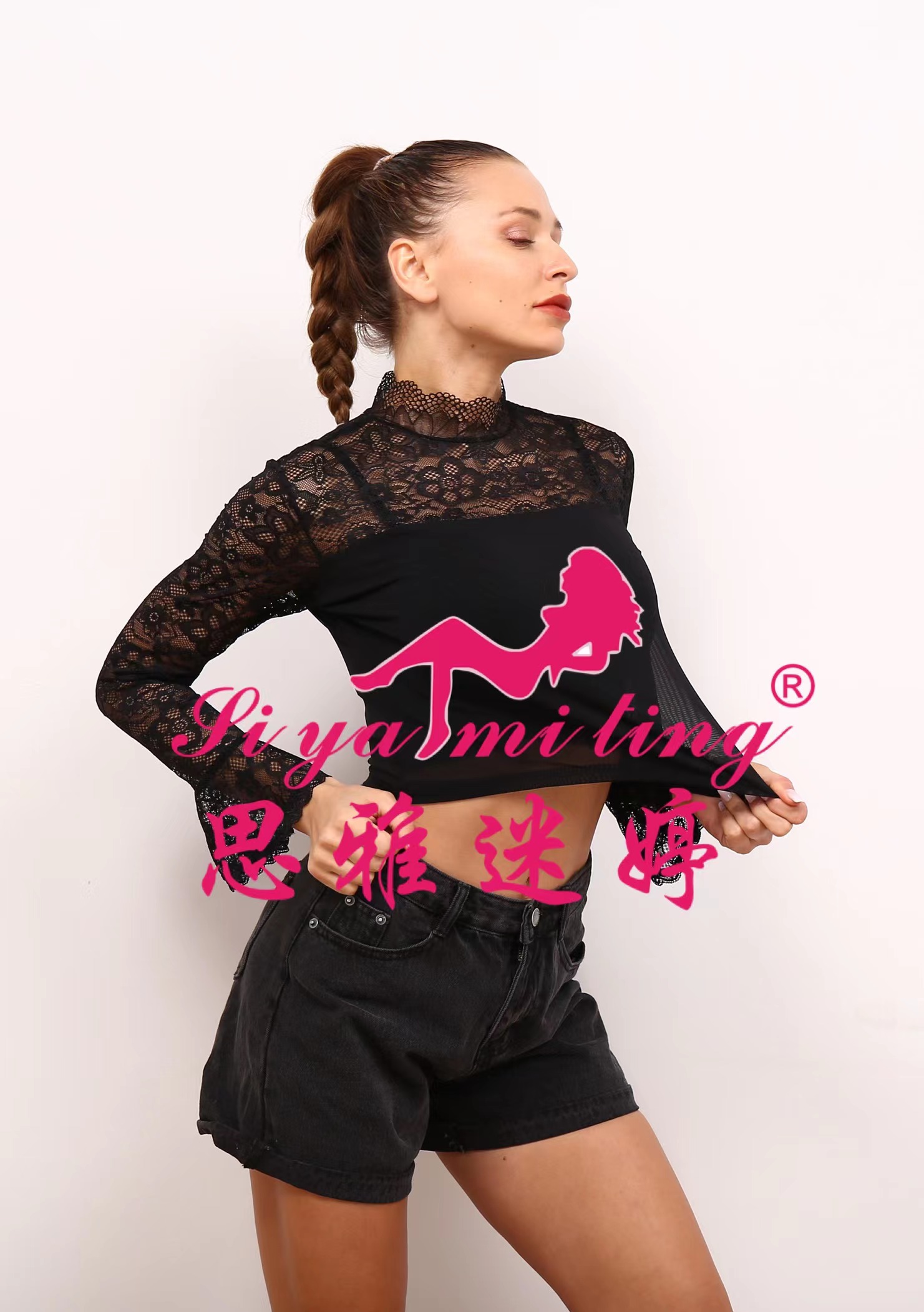 A new stylish semi-high-neck lace base layer for women in autumn and winter, paired with a long-sleeved T-shirt and a short top details Picture