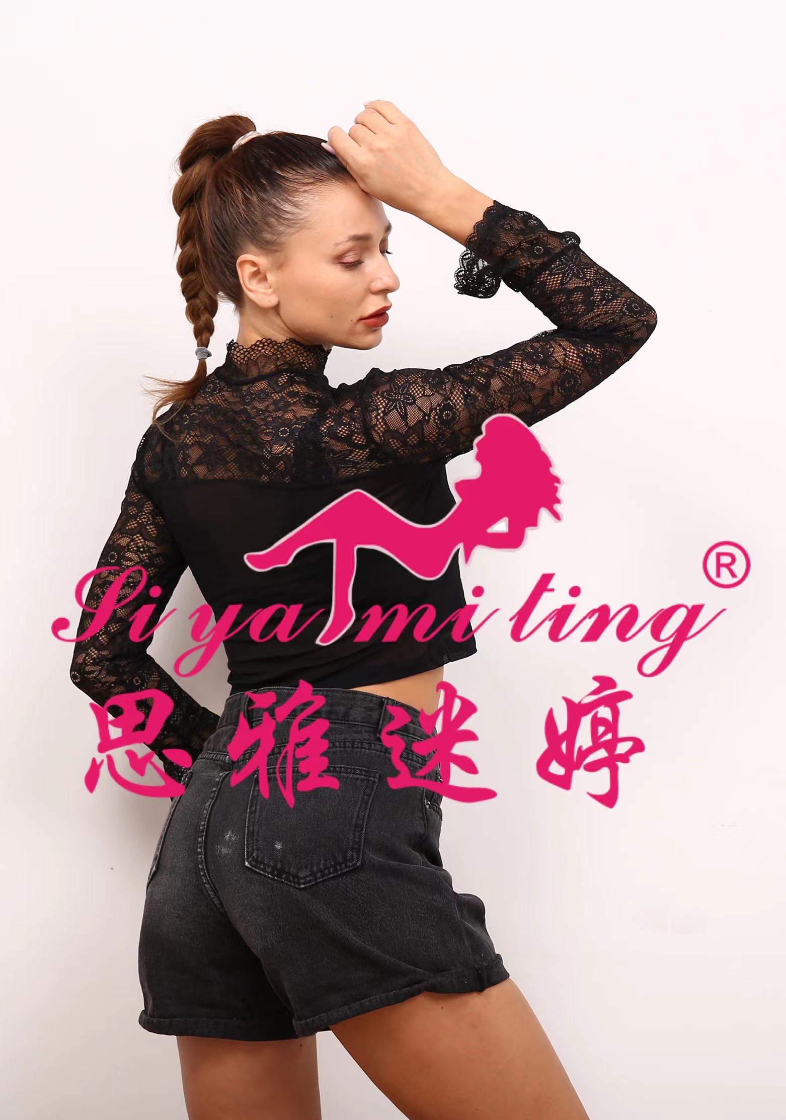 A new stylish semi-high-neck lace base layer for women in autumn and winter, paired with a long-sleeved T-shirt and a short top Item Picture