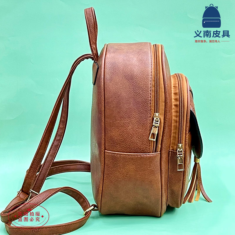 双肩背包实物图