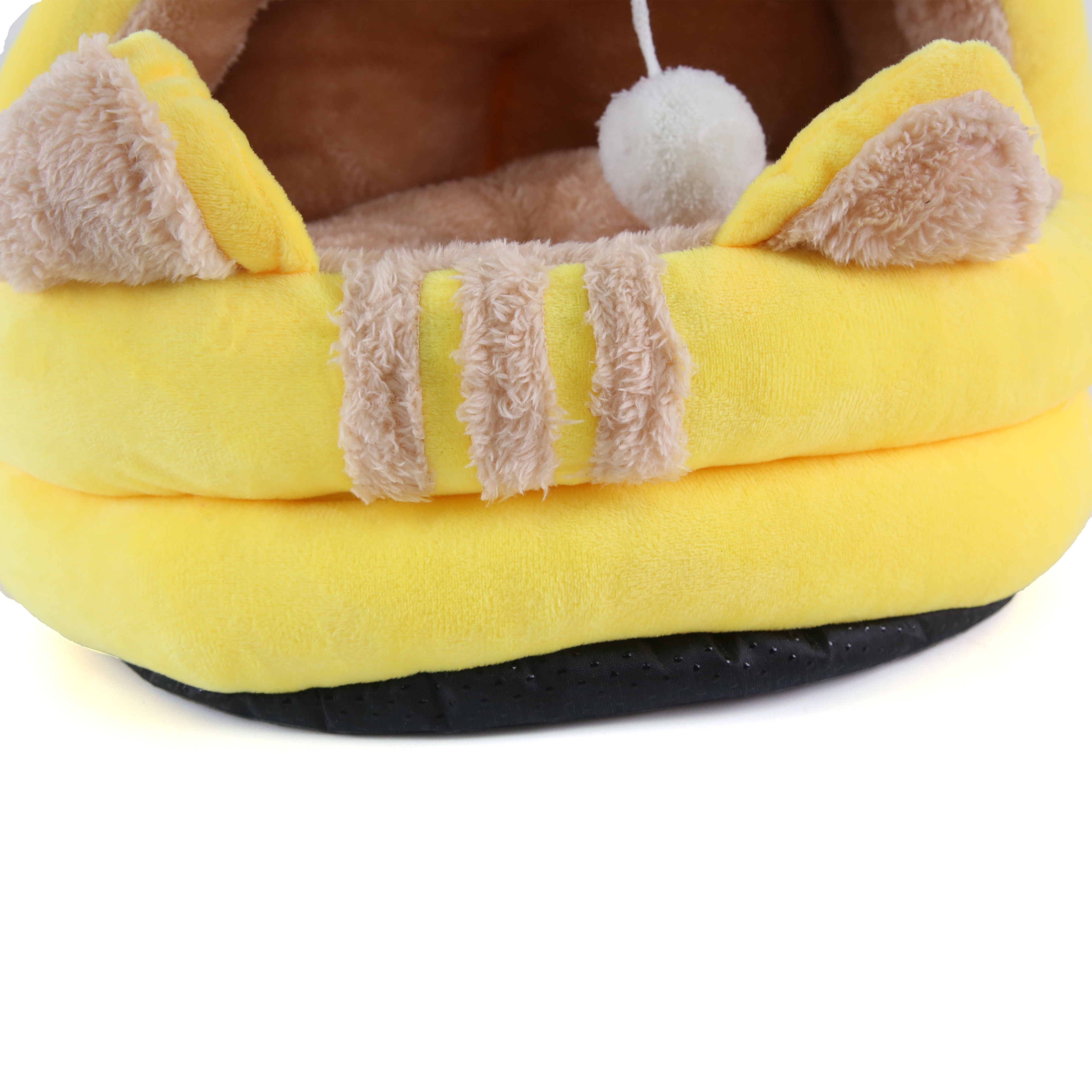 XC032 Plush Cartoon Cat Bed, Large size Application Scenario