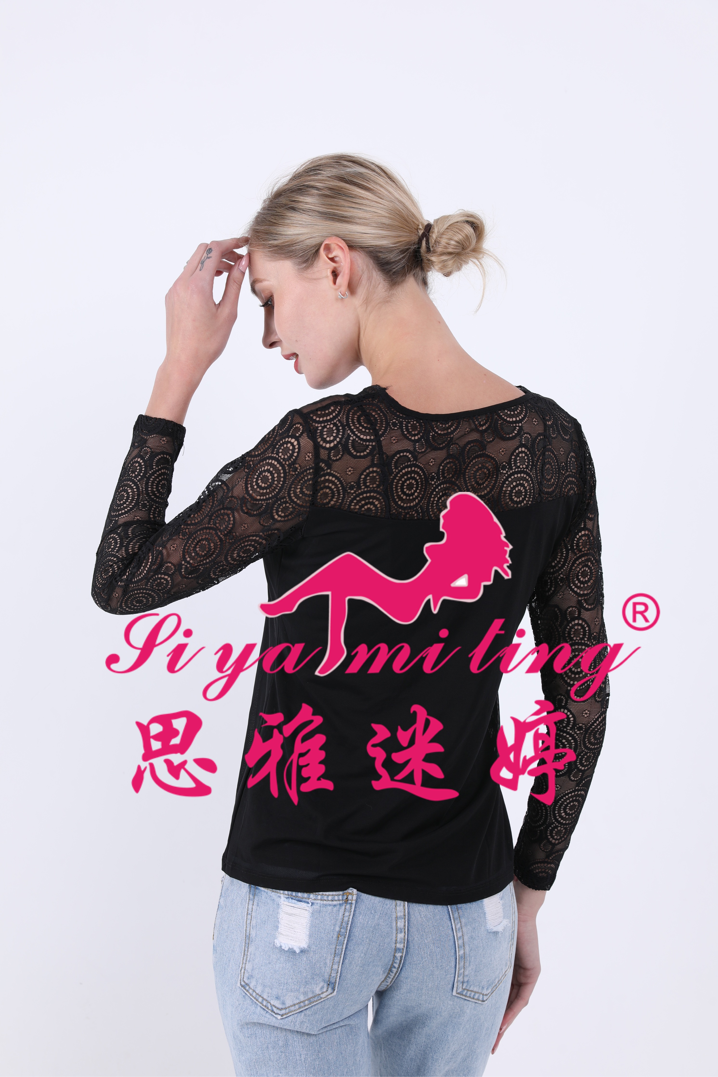 A new autumn and winter style low-neck lace base layer shirt for women, paired with a long-sleeved T-shirt and a long transparent cutout top Item Picture