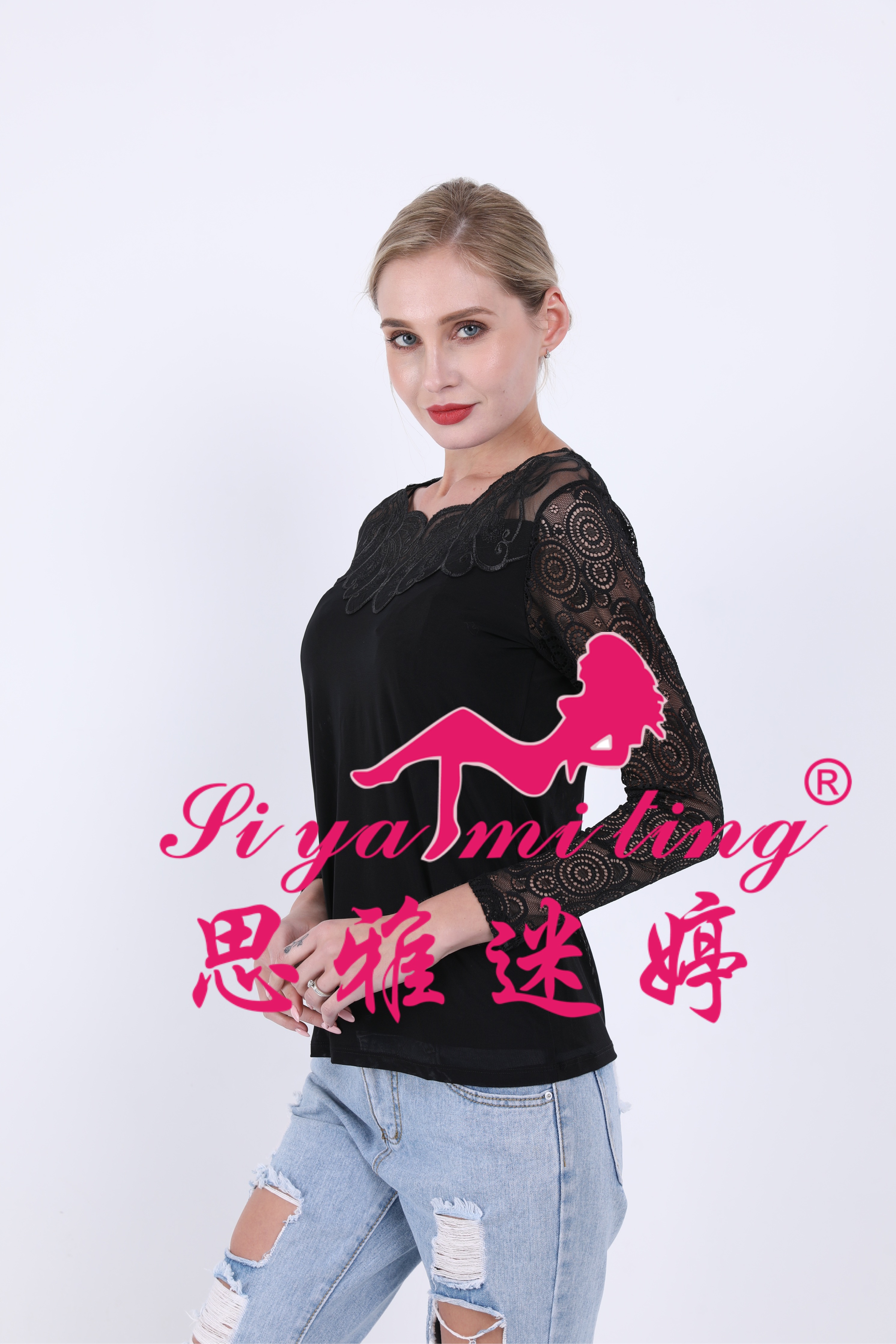 A new autumn and winter style low-neck lace base layer shirt for women, paired with a long-sleeved T-shirt and a long transparent cutout top details Picture