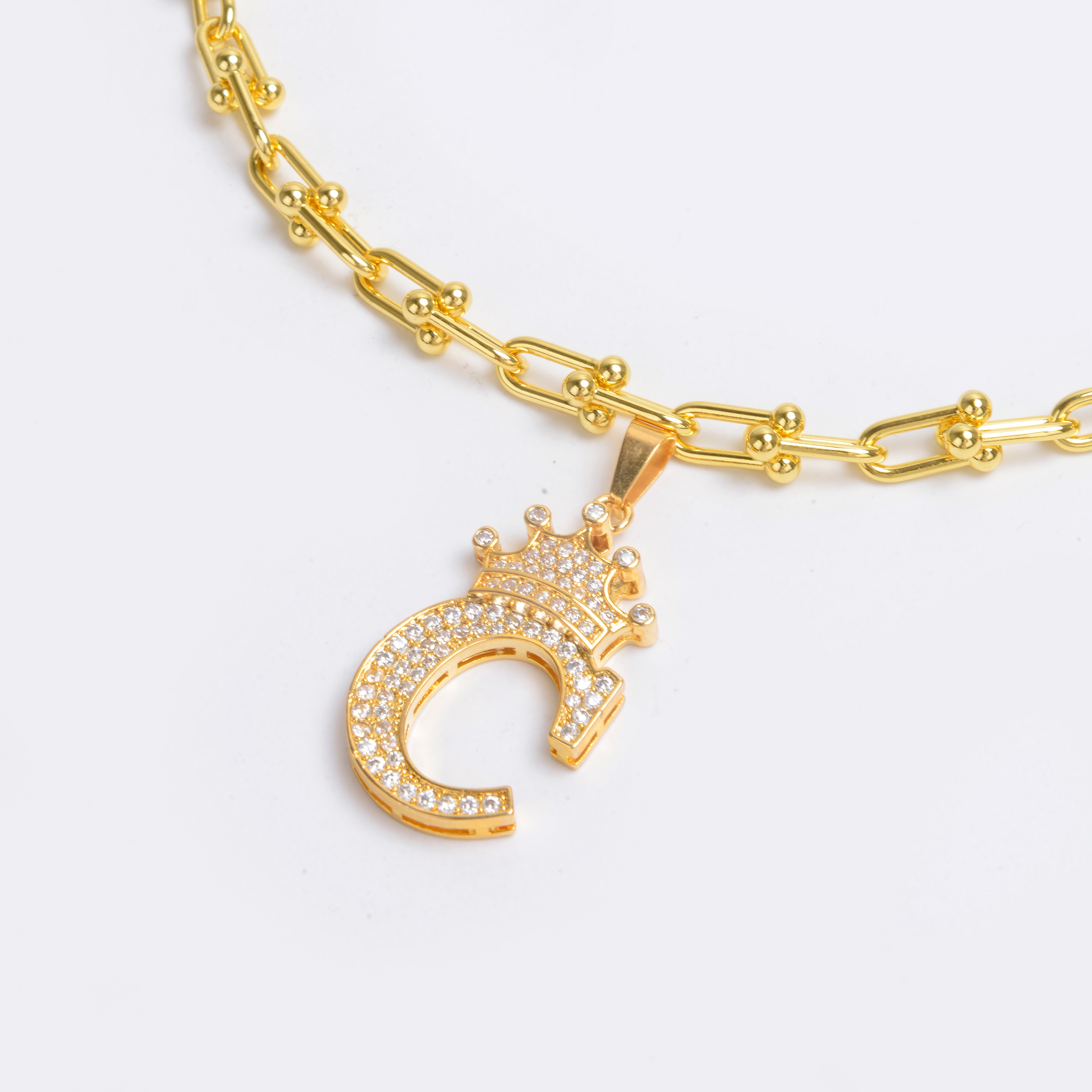 The 2022 new style of gold-plated letter necklace with diamonds is a popular online celebrity necklace