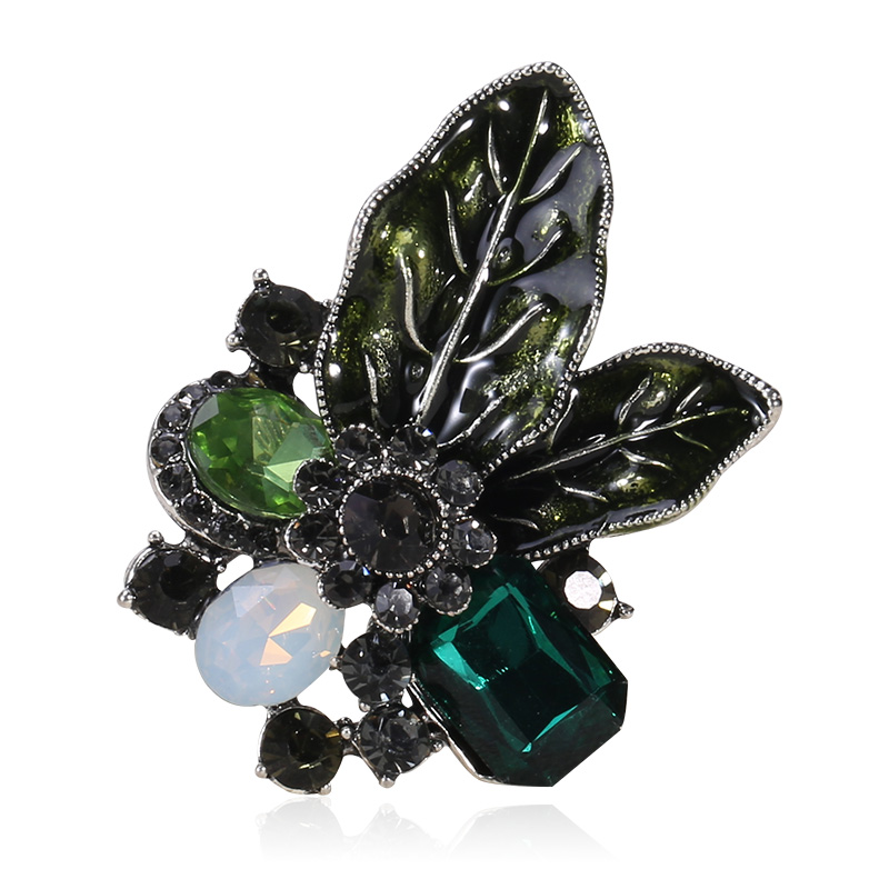 Factory direct sales of creative and light luxury Korean version new best-selling water diamond knot rose light luxury creative retro brooch, simple and fashionable accessory pin in stock Item Picture