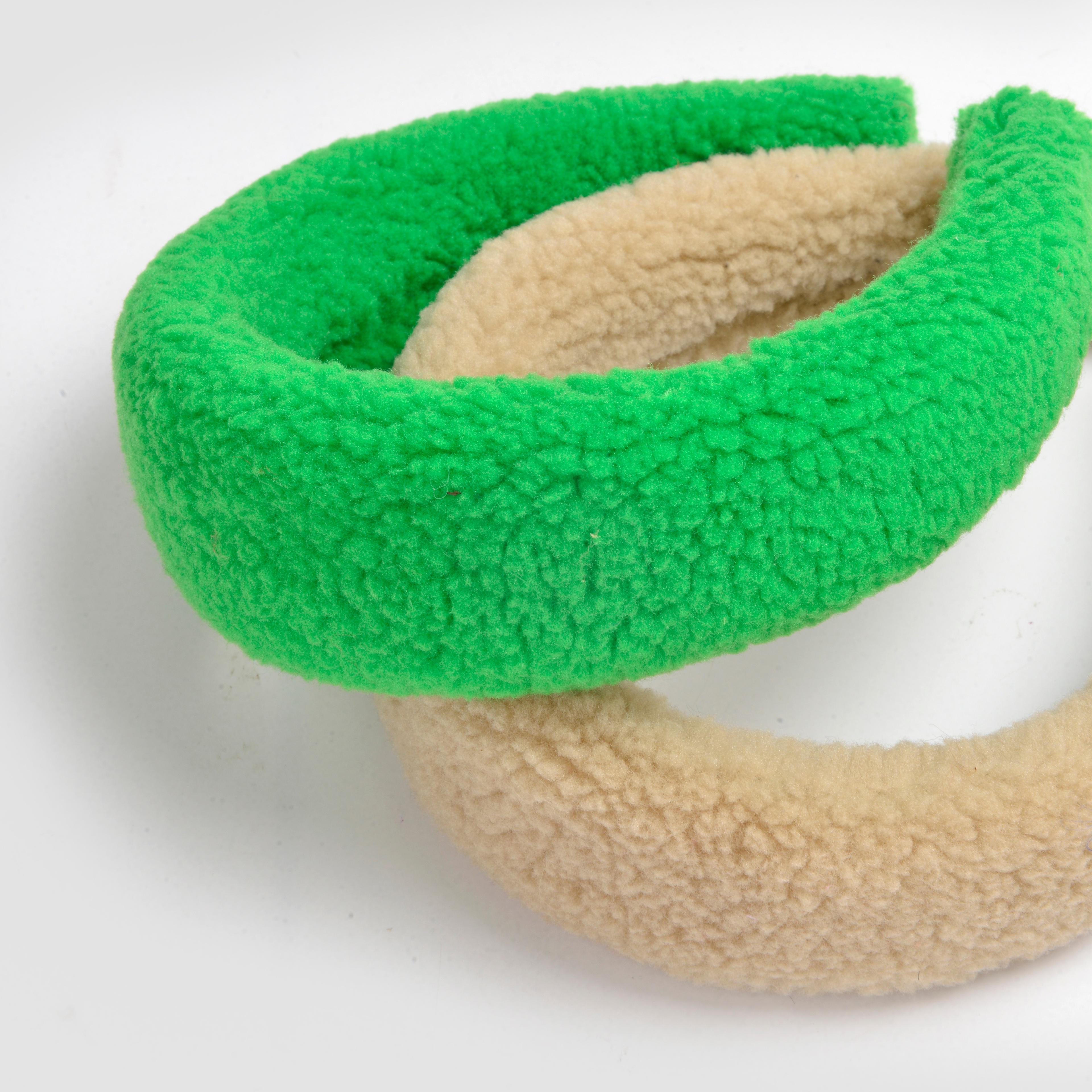 2022 New trendy, elegant, simple and retro solid color hair band, plush hair band details Picture