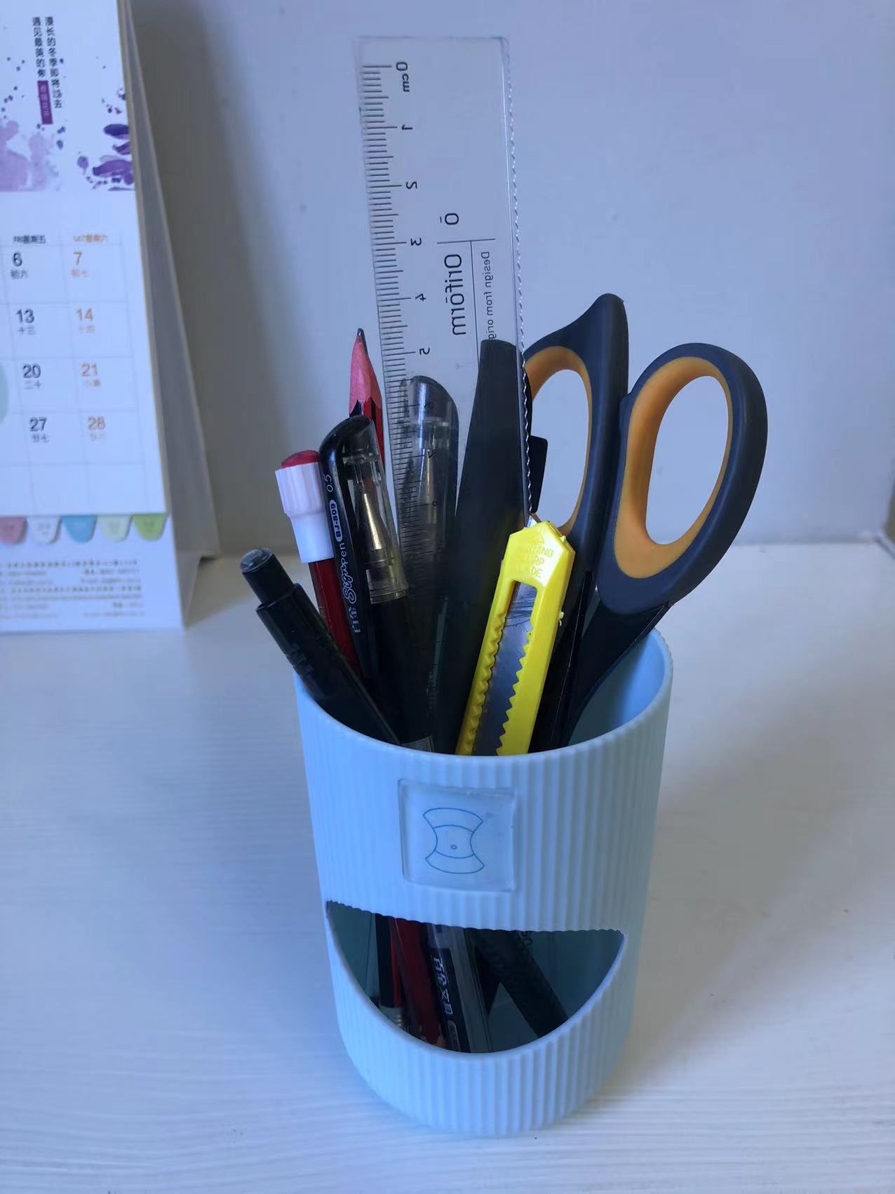 Small pen holder storage box