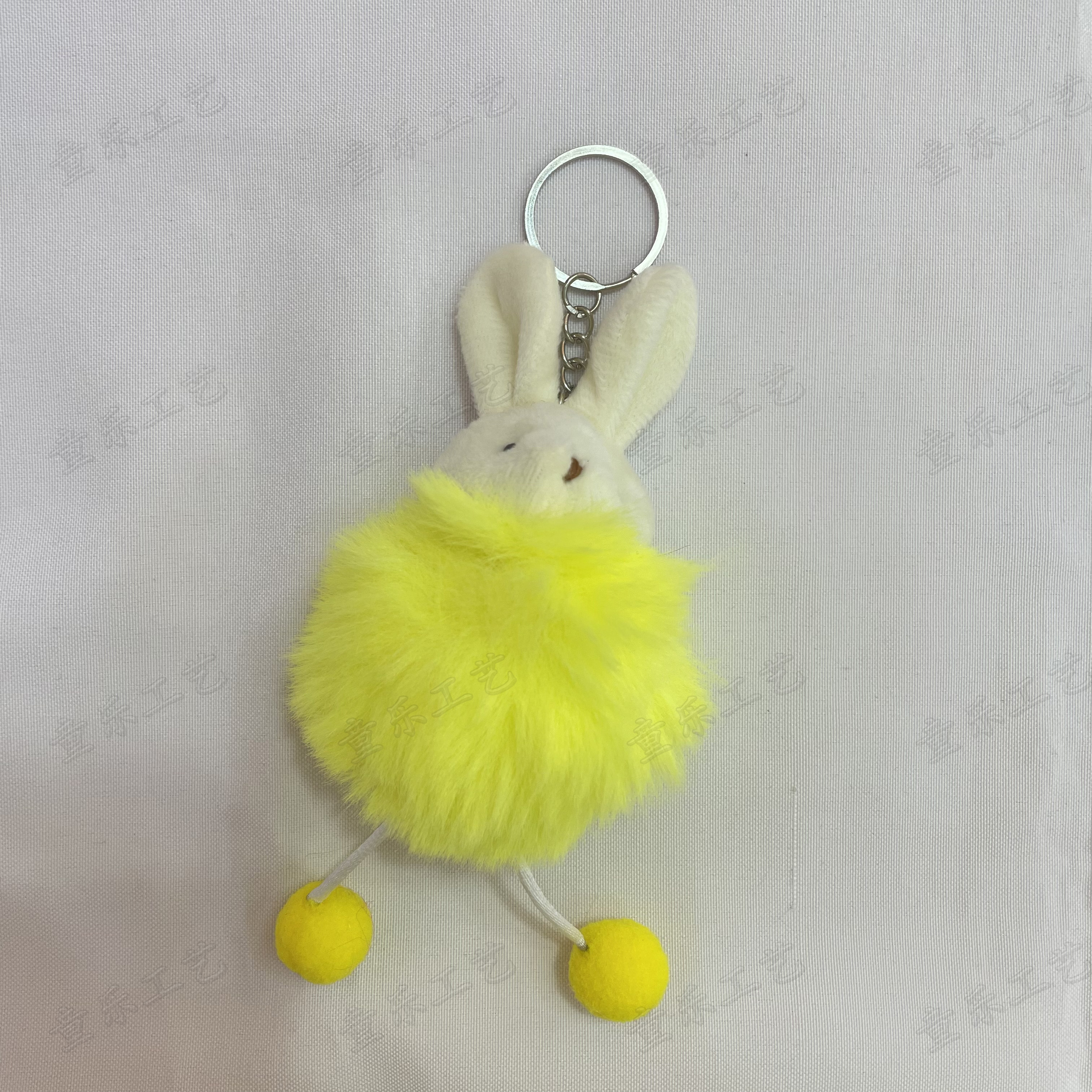 Cute animal-style popular plush cartoon pendant, hairball keychain Item Picture