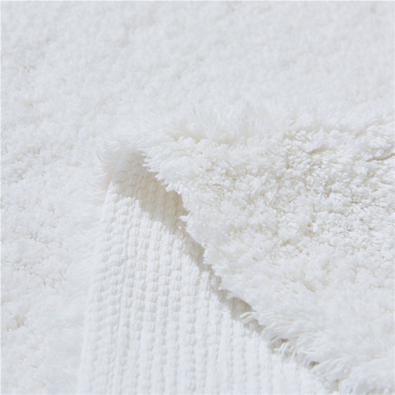 Hotel TOWE floor MATS are anti-slip, thick and absorbent, five-star hotel supplies. The all-cotton bathroom anti-slip floor mat is soft and absorbent, and does not shed easily Application Scenario