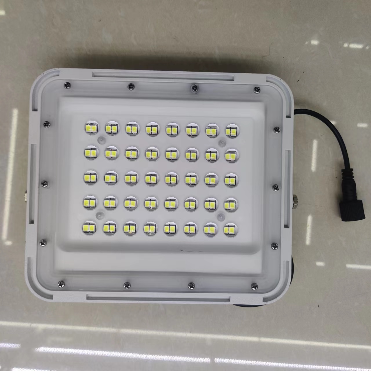 分体式太阳能庭院室内外照明道路投光灯 透镜款高亮度投光灯