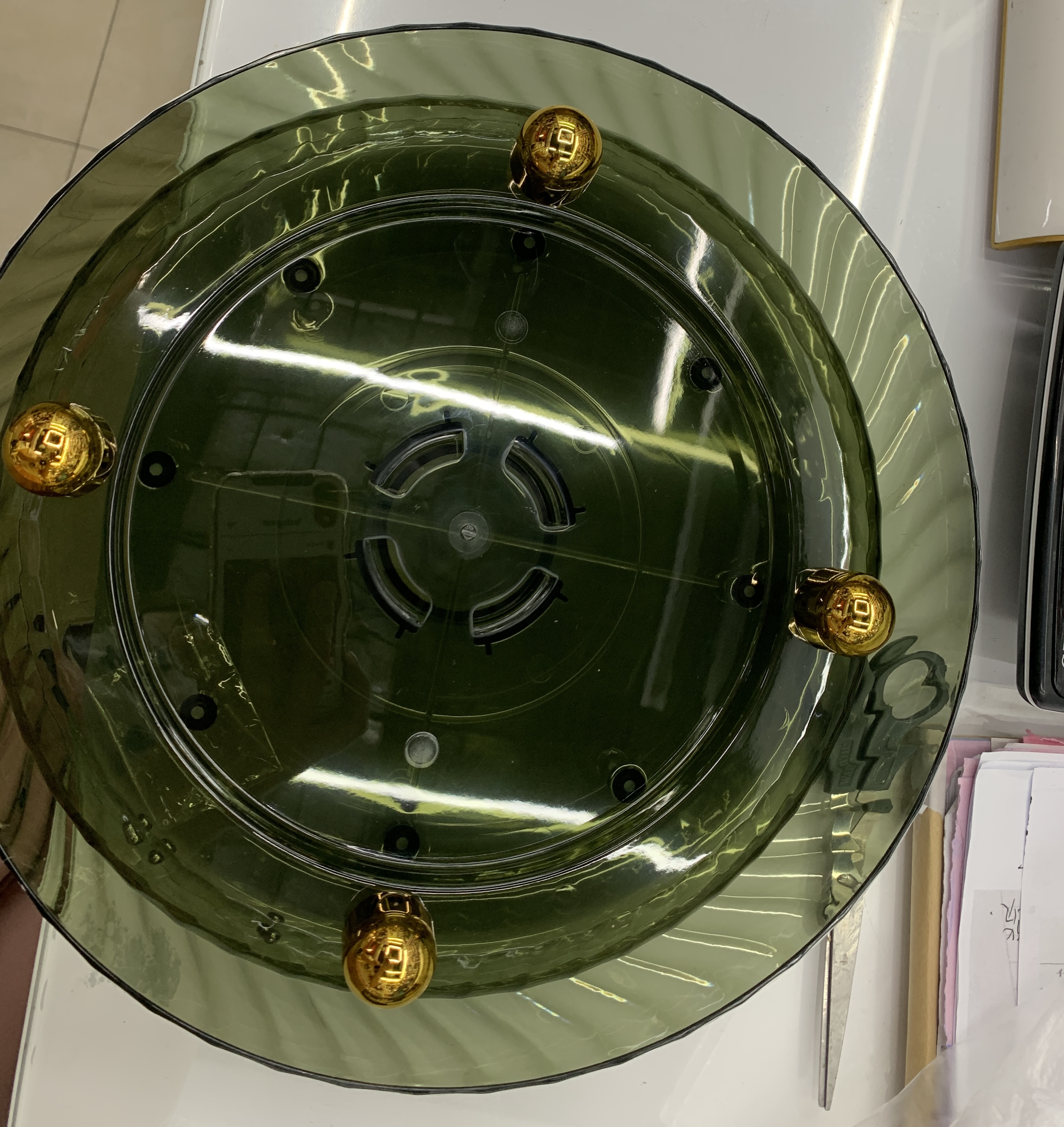 Rotating storage tray for rice bucket