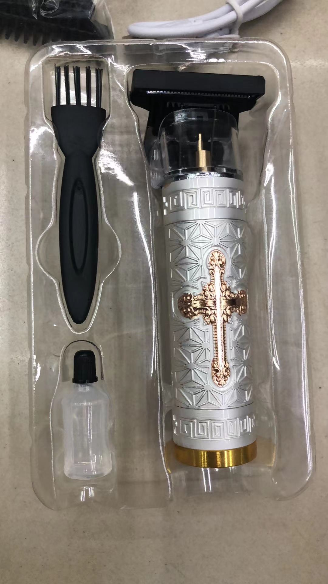 The TV hit Golden Knife Buddha Head Hairdresser, Dragon and Phoenix Hairdresser, USB dock, 1200 mah, 18650 high-quality lithium battery, durable