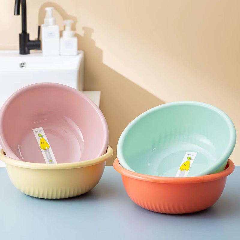 34*12 Nordic solid color darkened student dormitory laundry basin, household washbasin, plastic basin for washing vegetables Application Scenario